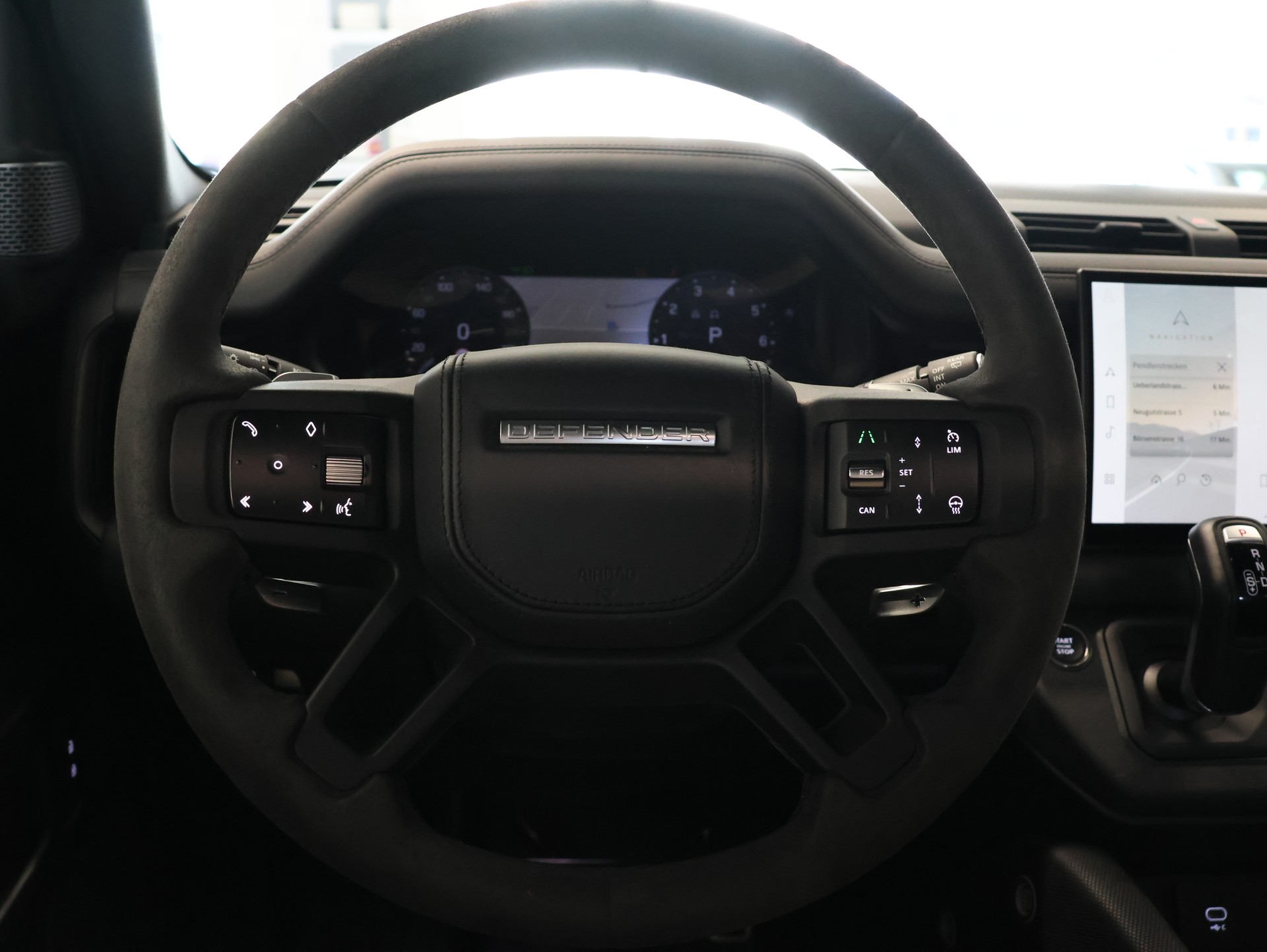 LAND ROVER Defender 110 525 V8 5.0 AT8 *Panorama* *Meridian* *360 Kamera*-image-24