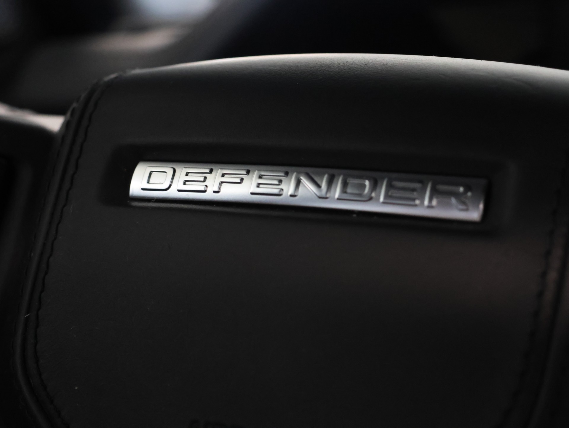 LAND ROVER Defender 110 525 V8 5.0 AT8 *Panorama* *Meridian* *360 Kamera*-image-26