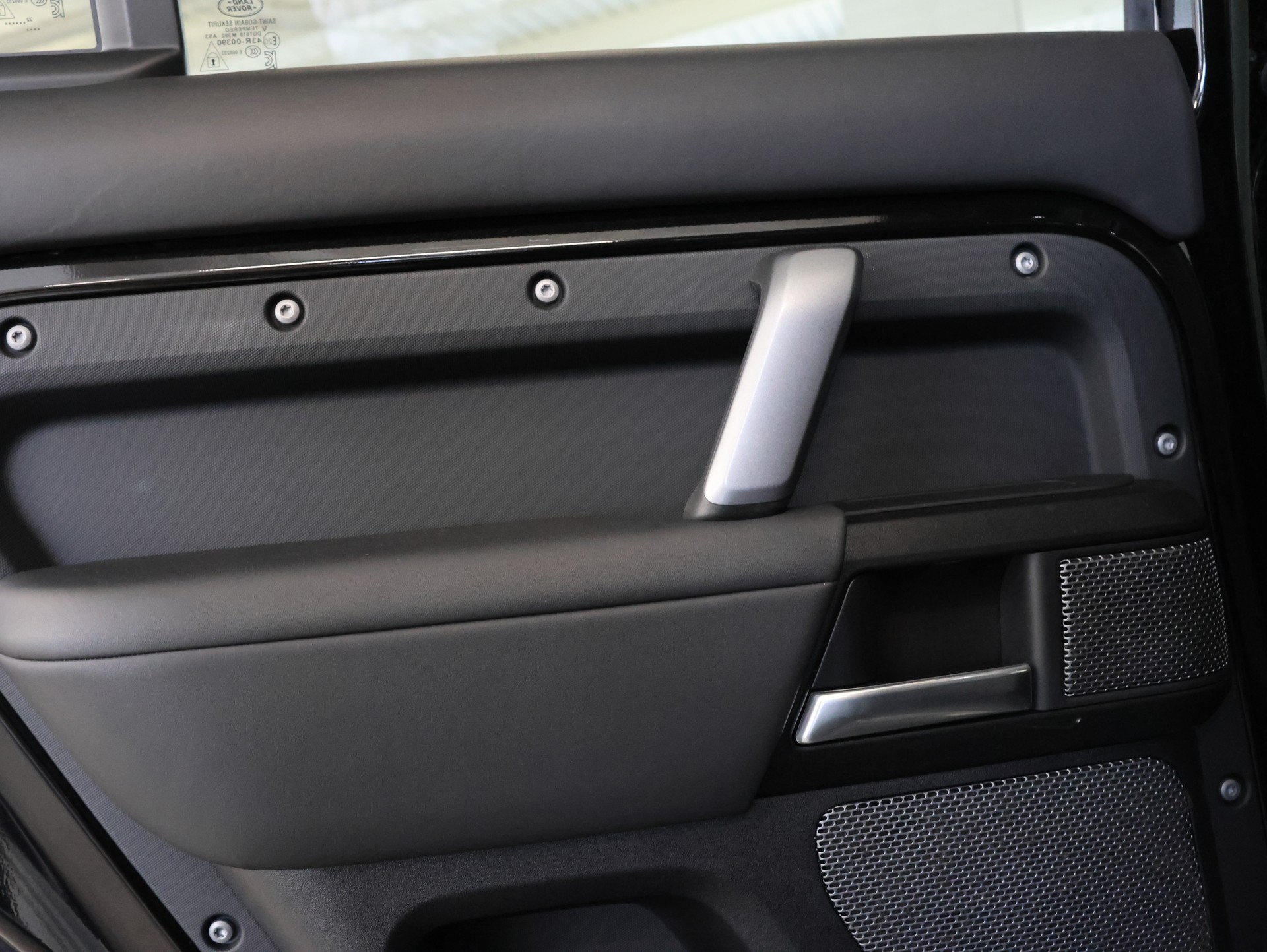 LAND ROVER Defender 110 525 V8 5.0 AT8 *Panorama* *Meridian* *360 Kamera*-image-37