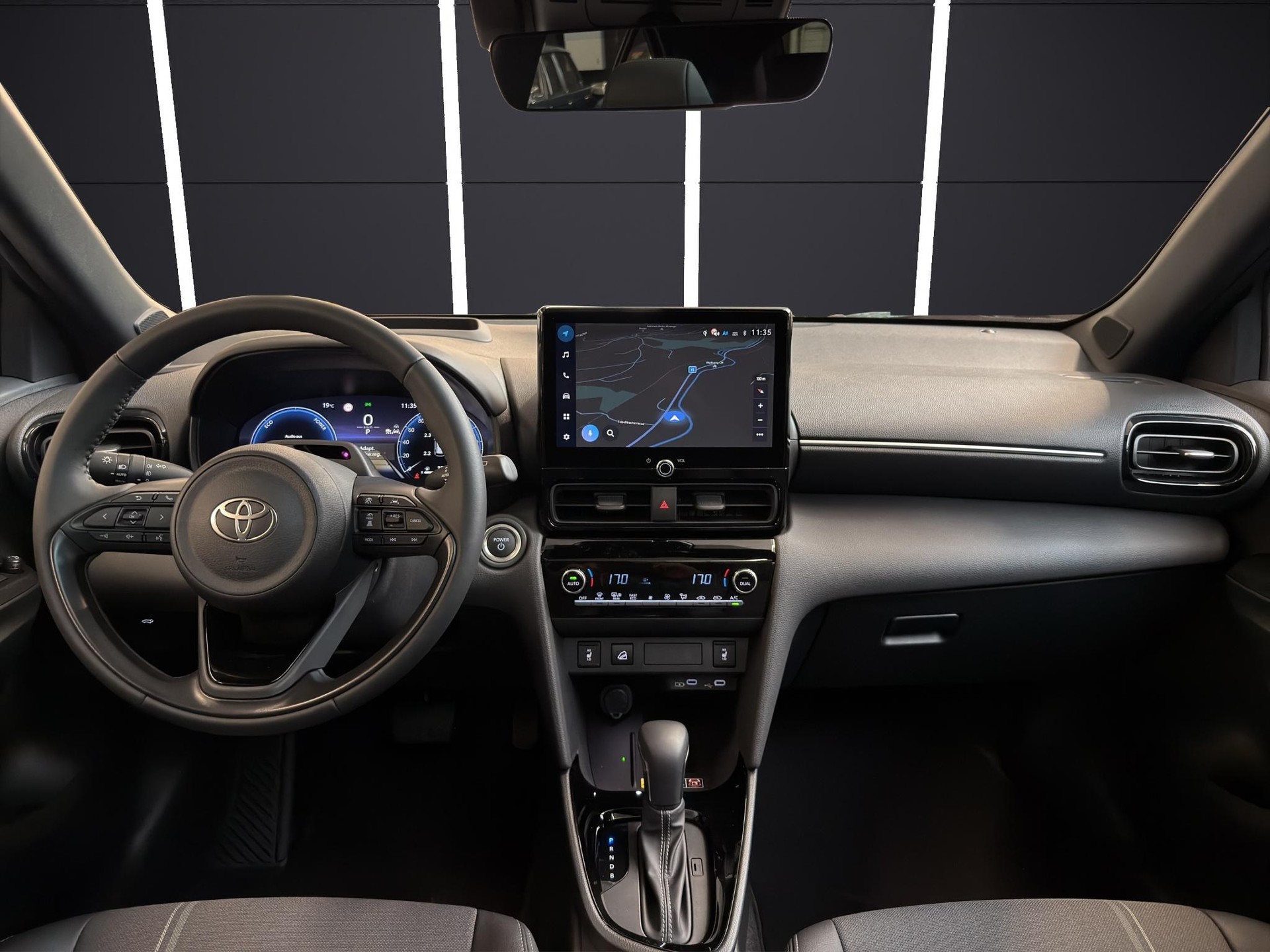 TOYOTA Yaris Cross 1.5 VVT-i HSD Premium AWD-i-image-11