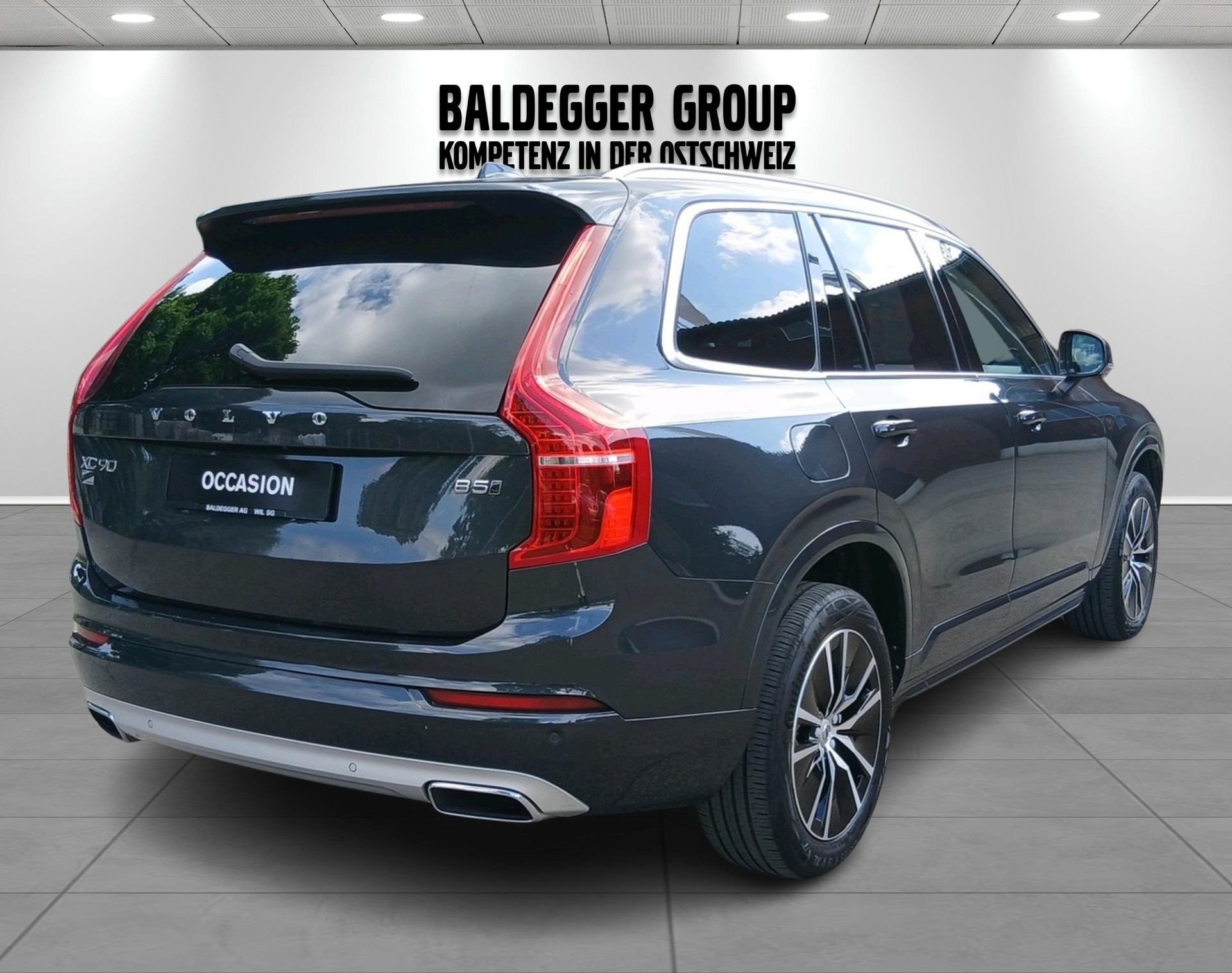 VOLVO XC90 2.0 B5 MH Momentum 7P. AW-showroom-element-1