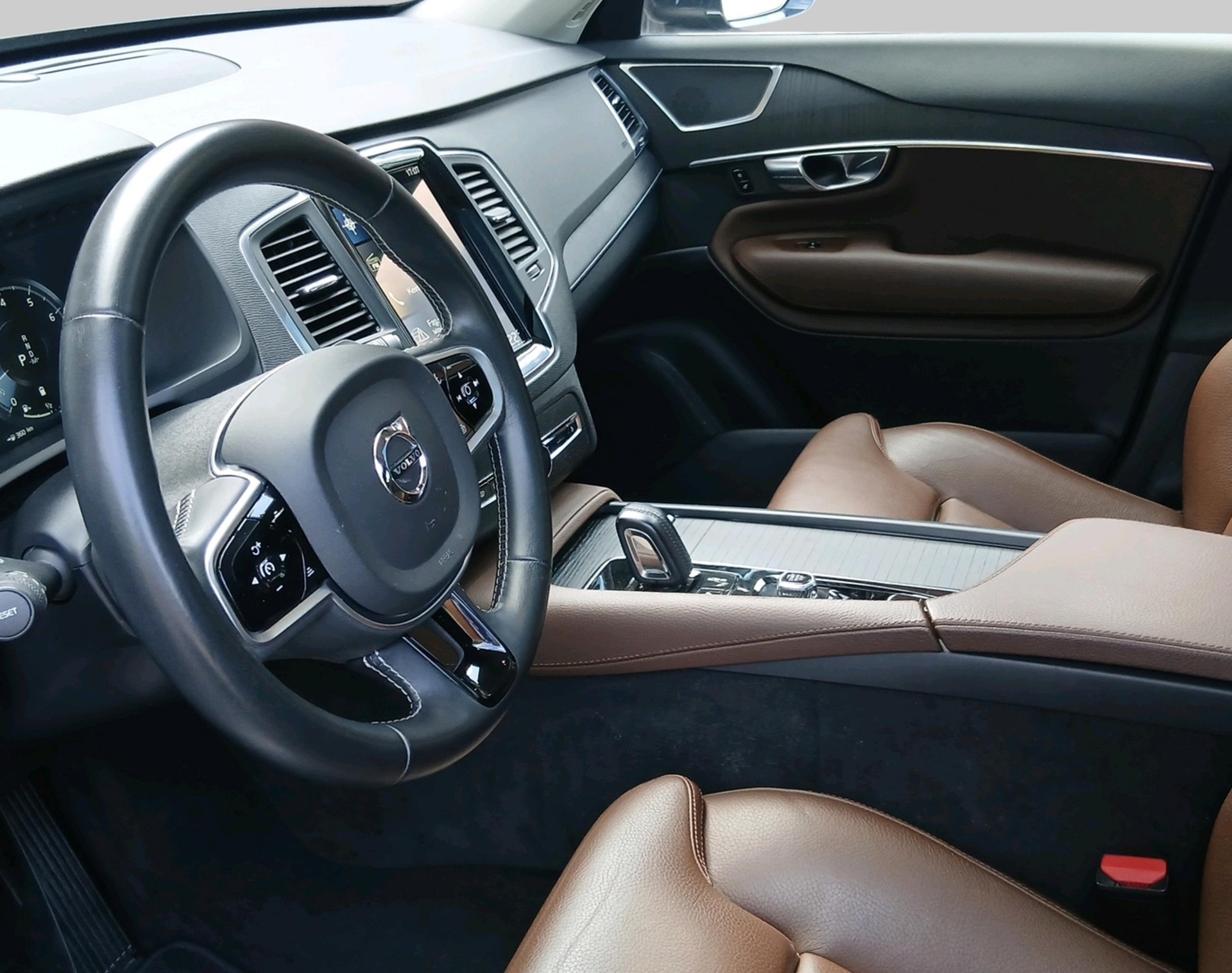 VOLVO XC90 2.0 B5 MH Momentum 7P. AW-showroom-element-2
