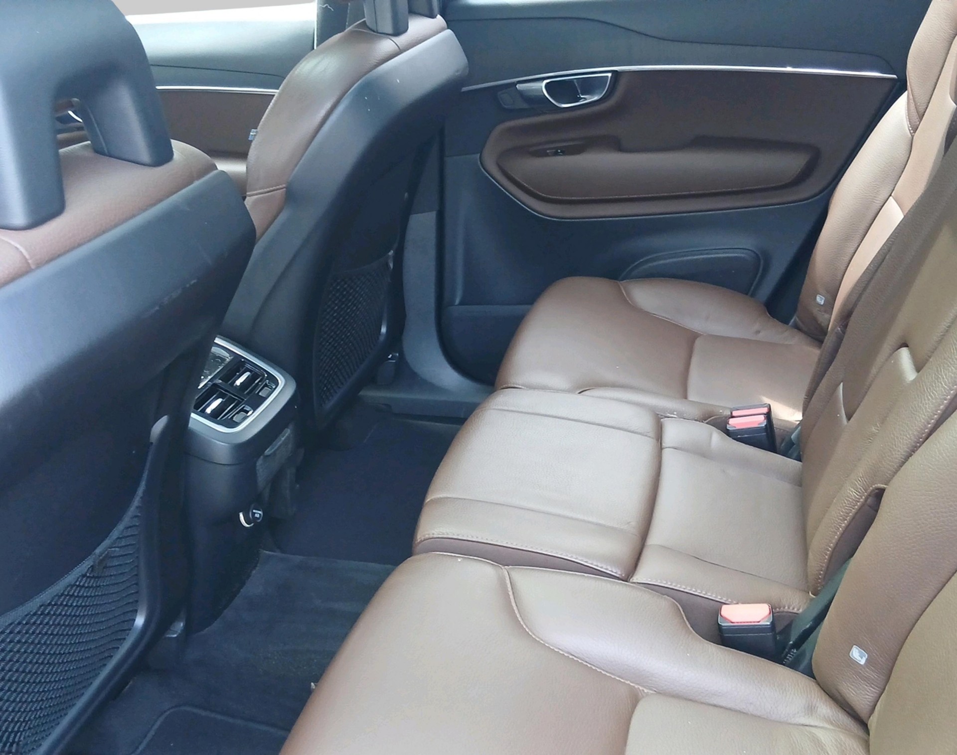 VOLVO XC90 2.0 B5 MH Momentum 7P. AW-showroom-element-3