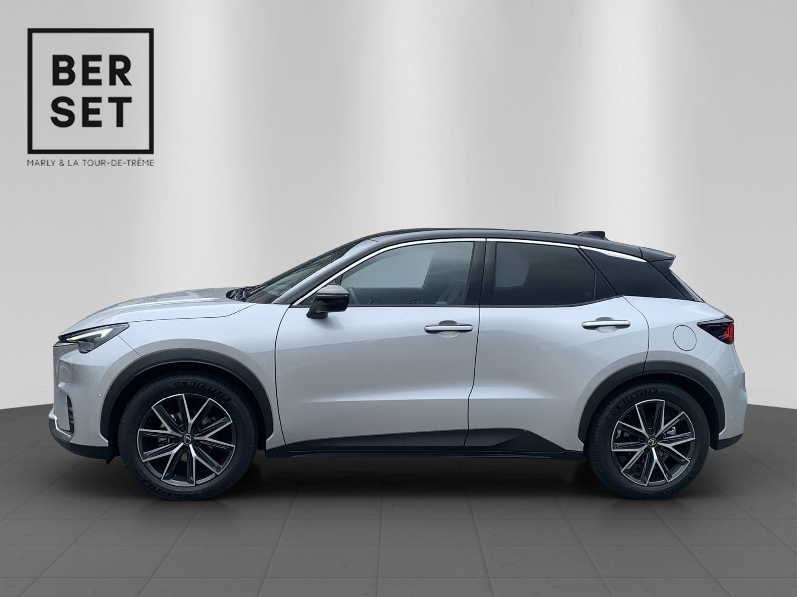 LEXUS LBX 1.5 Hybrid Cool AWD-image-1