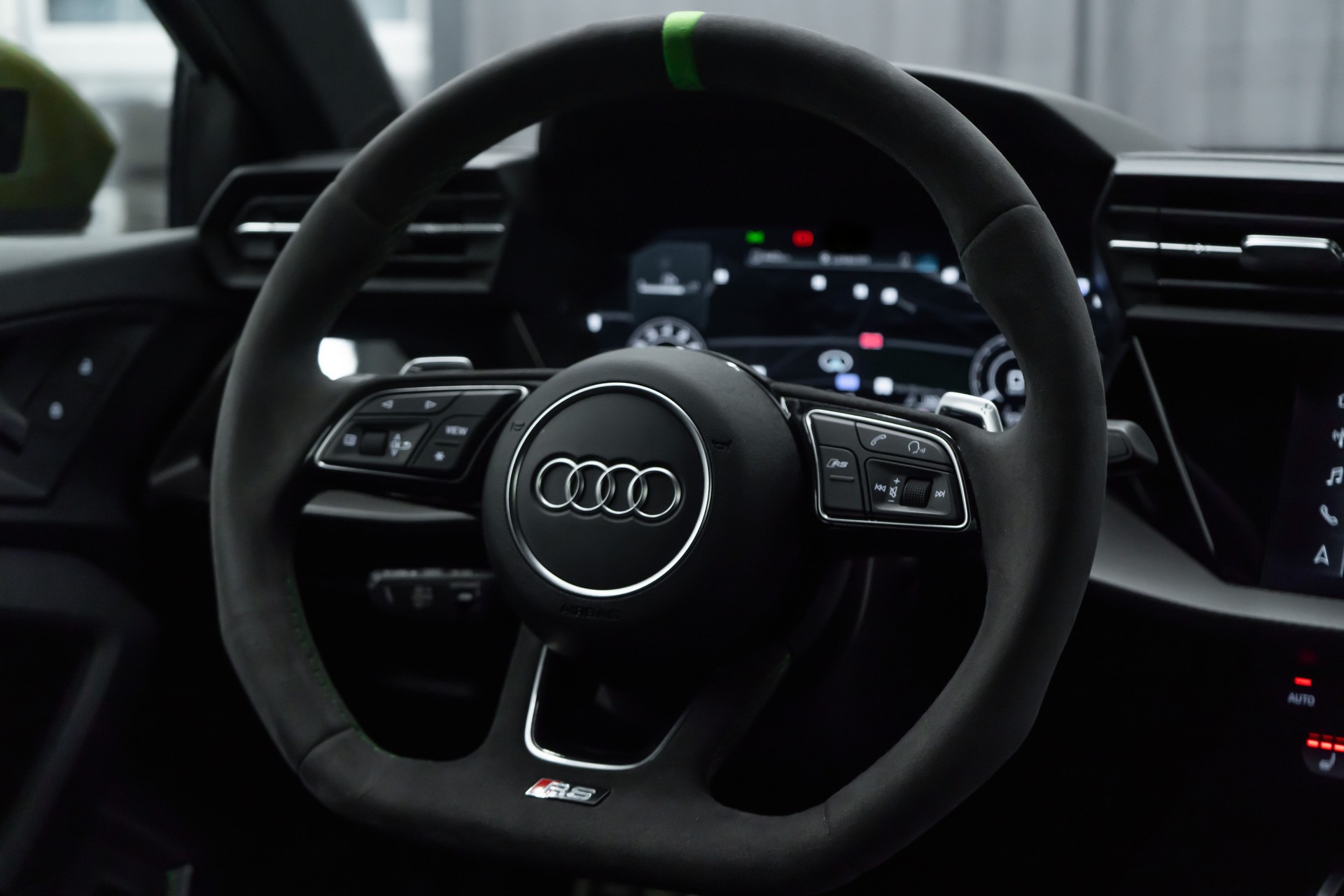 AUDI RS3 LIMOUSINE 2.5 TSI QUATTRO S-TRONIC / OLIVEGRÜN / GARANTIE-image-23