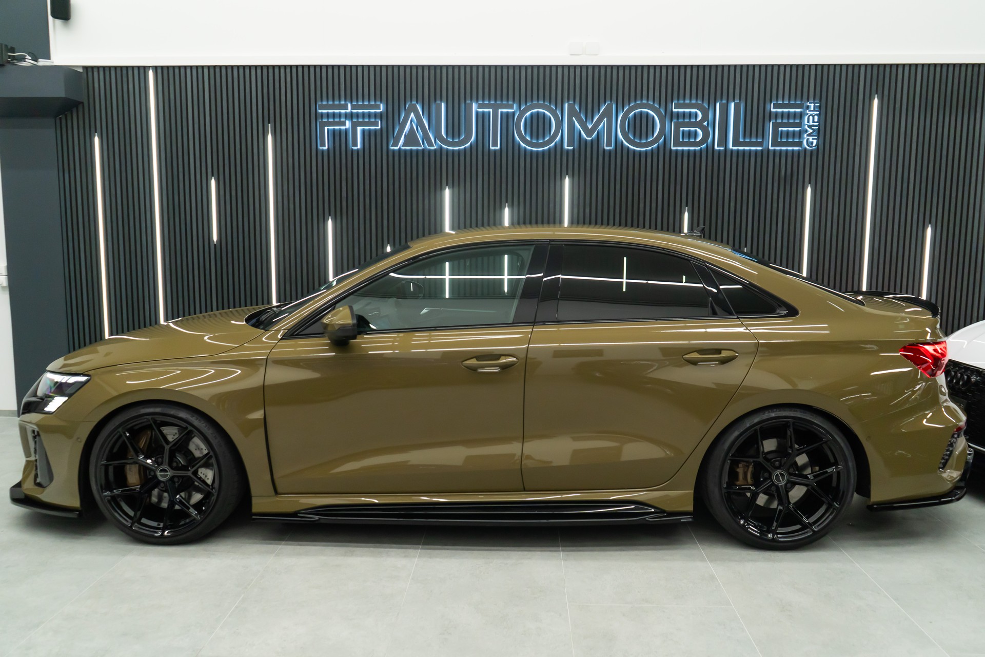 AUDI RS3 LIMOUSINE 2.5 TSI QUATTRO S-TRONIC / OLIVEGRÜN / GARANTIE-image-10