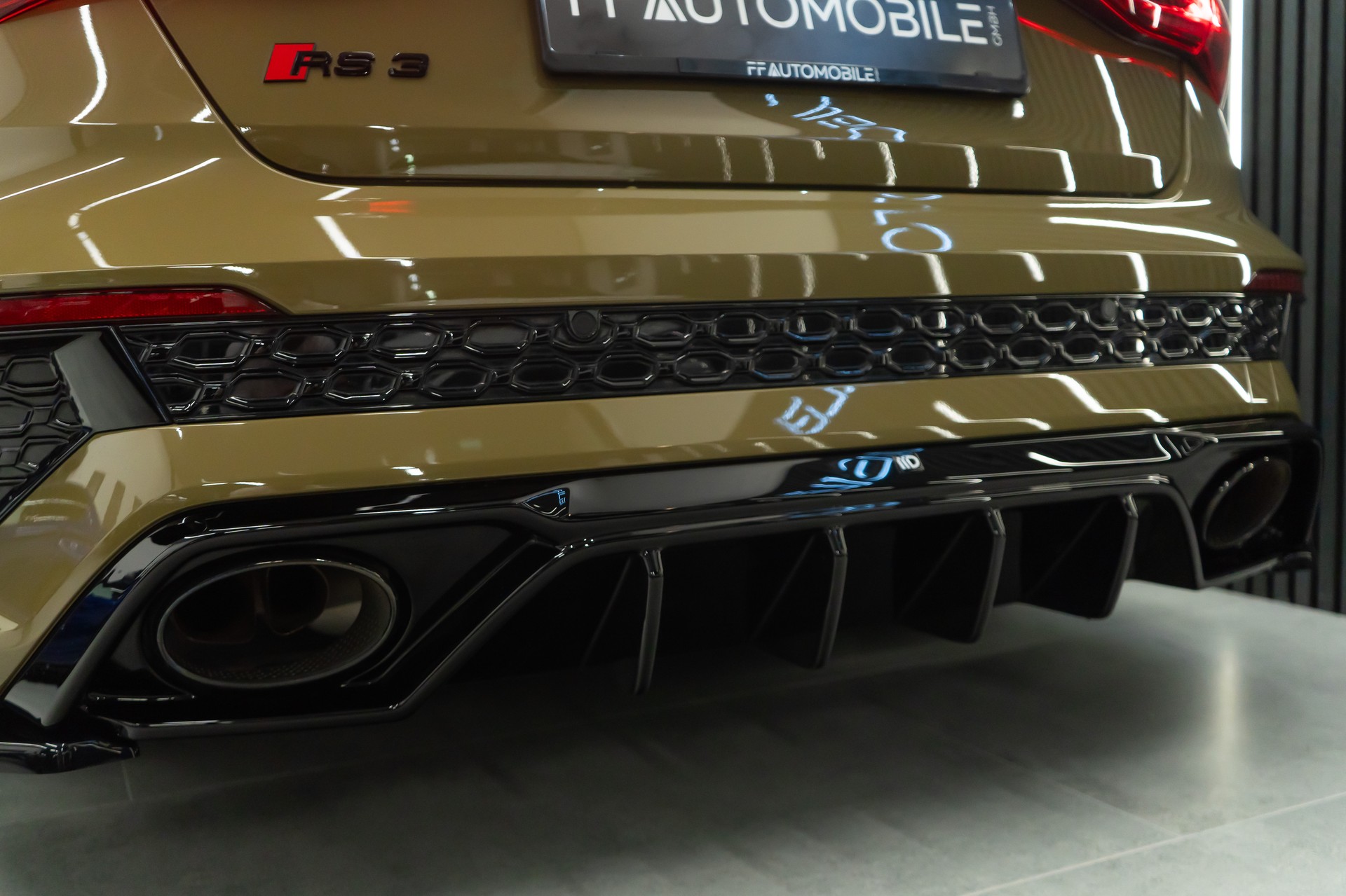 AUDI RS3 LIMOUSINE 2.5 TSI QUATTRO S-TRONIC / OLIVEGRÜN / GARANTIE-image-16
