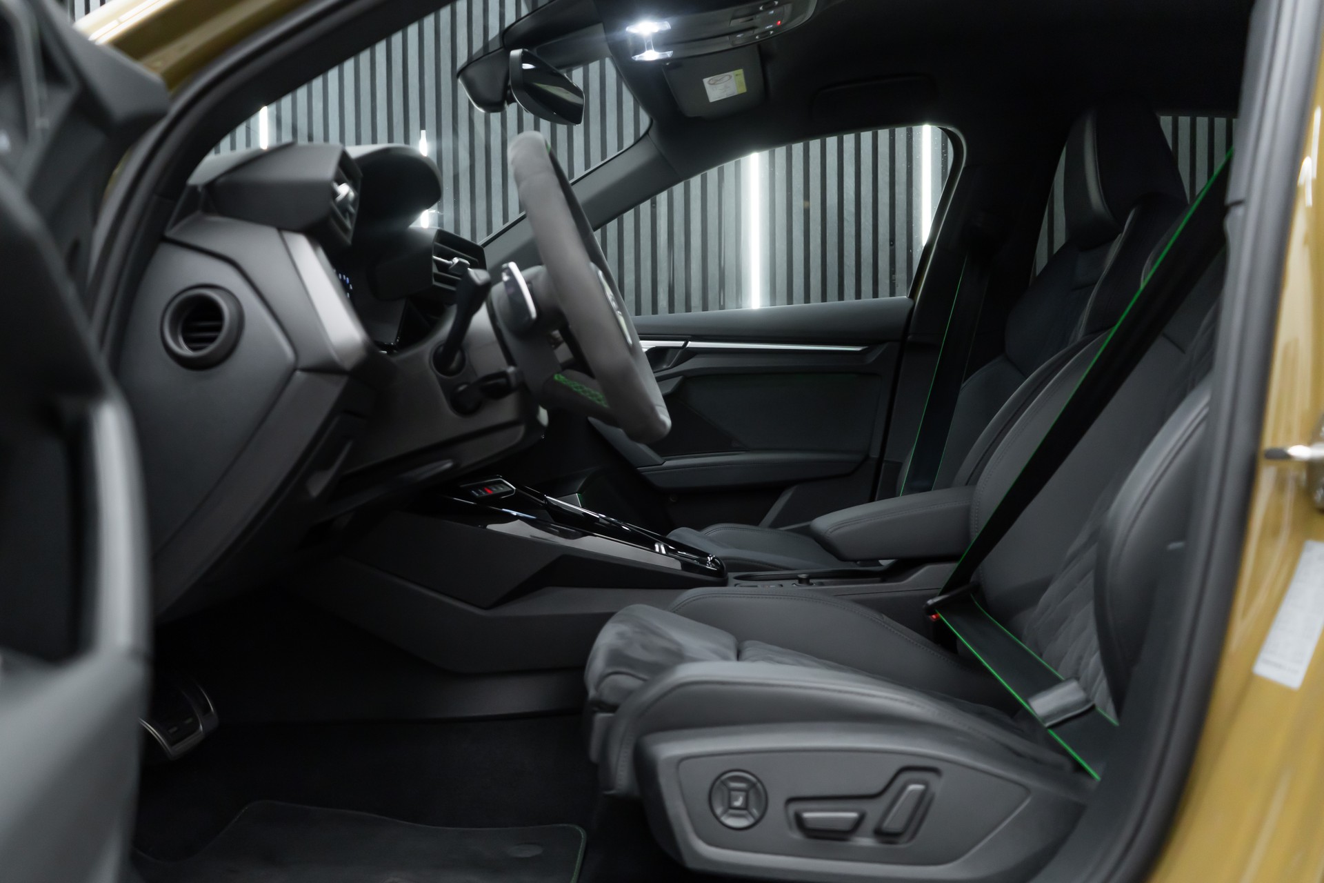 AUDI RS3 LIMOUSINE 2.5 TSI QUATTRO S-TRONIC / OLIVEGRÜN / GARANTIE-image-19