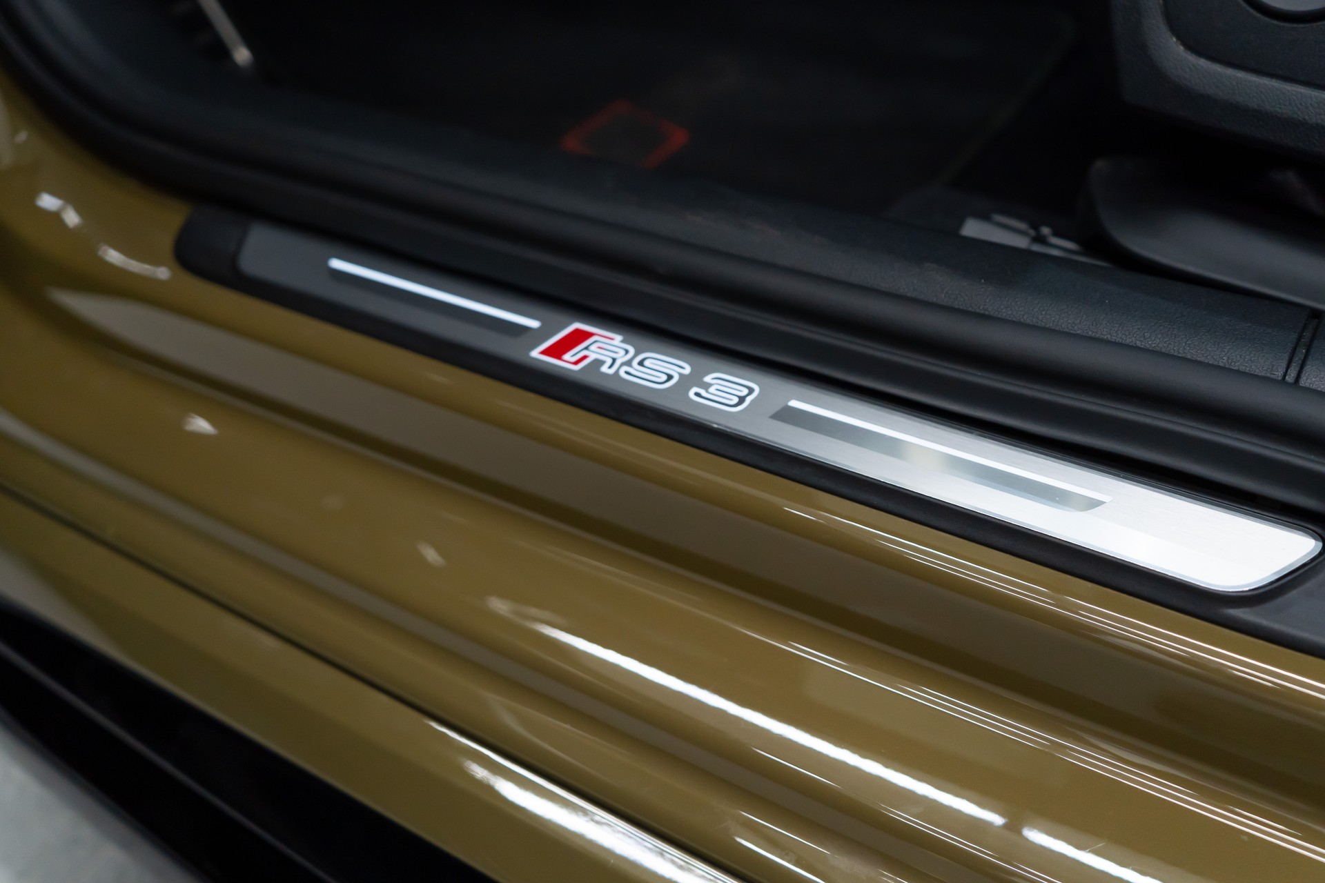 AUDI RS3 LIMOUSINE 2.5 TSI QUATTRO S-TRONIC / OLIVEGRÜN / GARANTIE-image-30