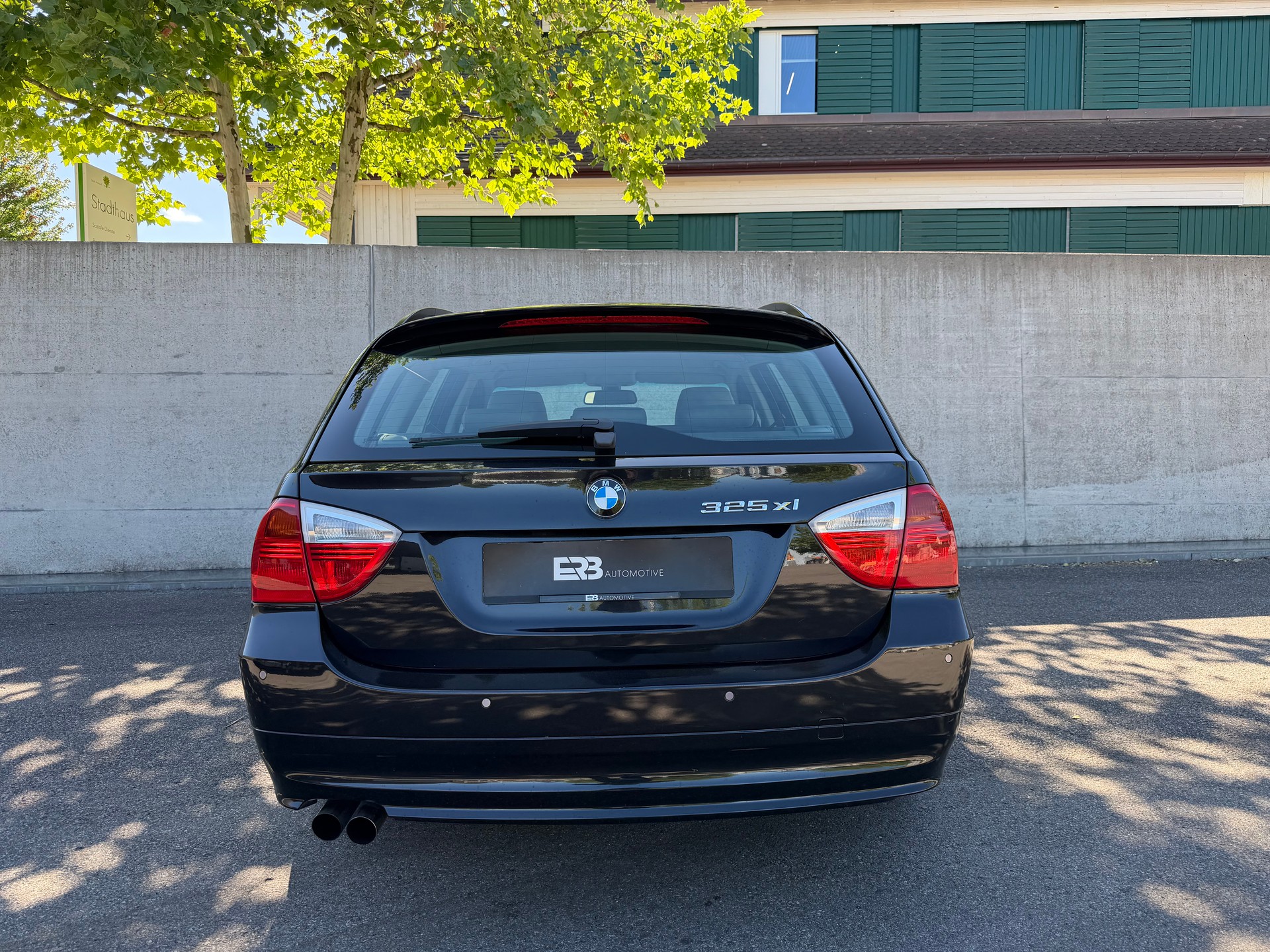 BMW 325xi xDrive Touring-image-14