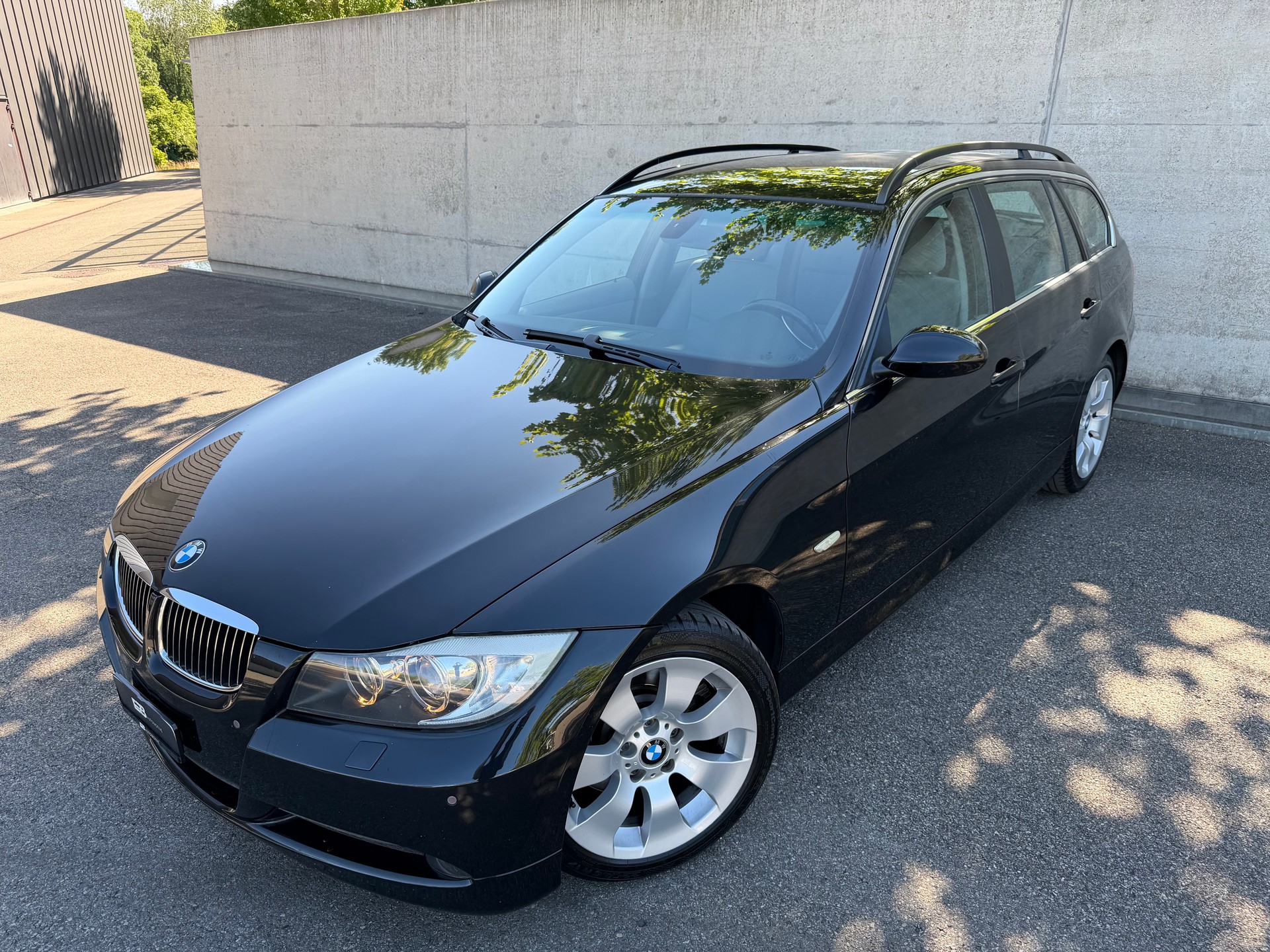 BMW 325xi xDrive Touring-image-5