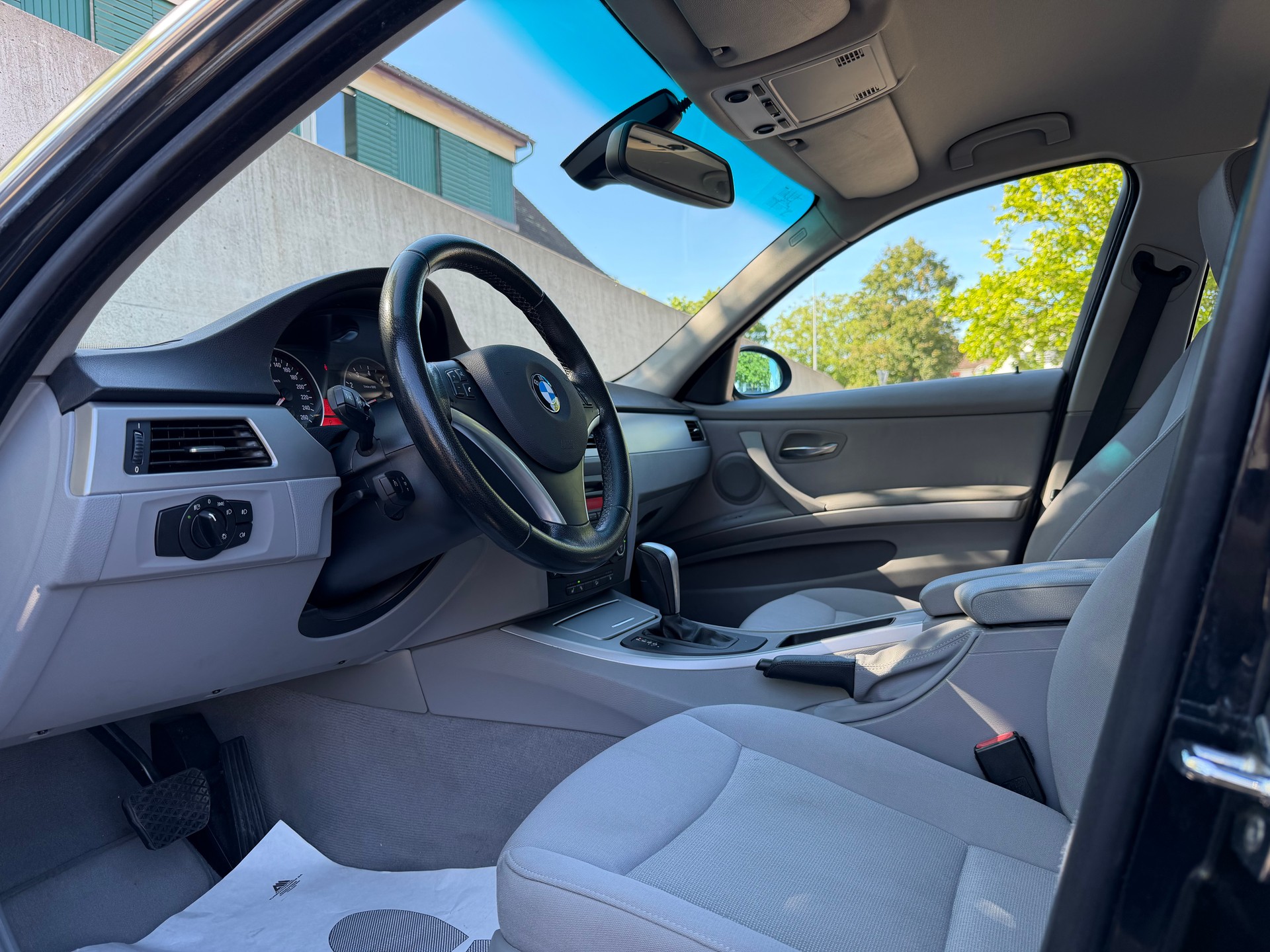 BMW 325xi xDrive Touring-image-6