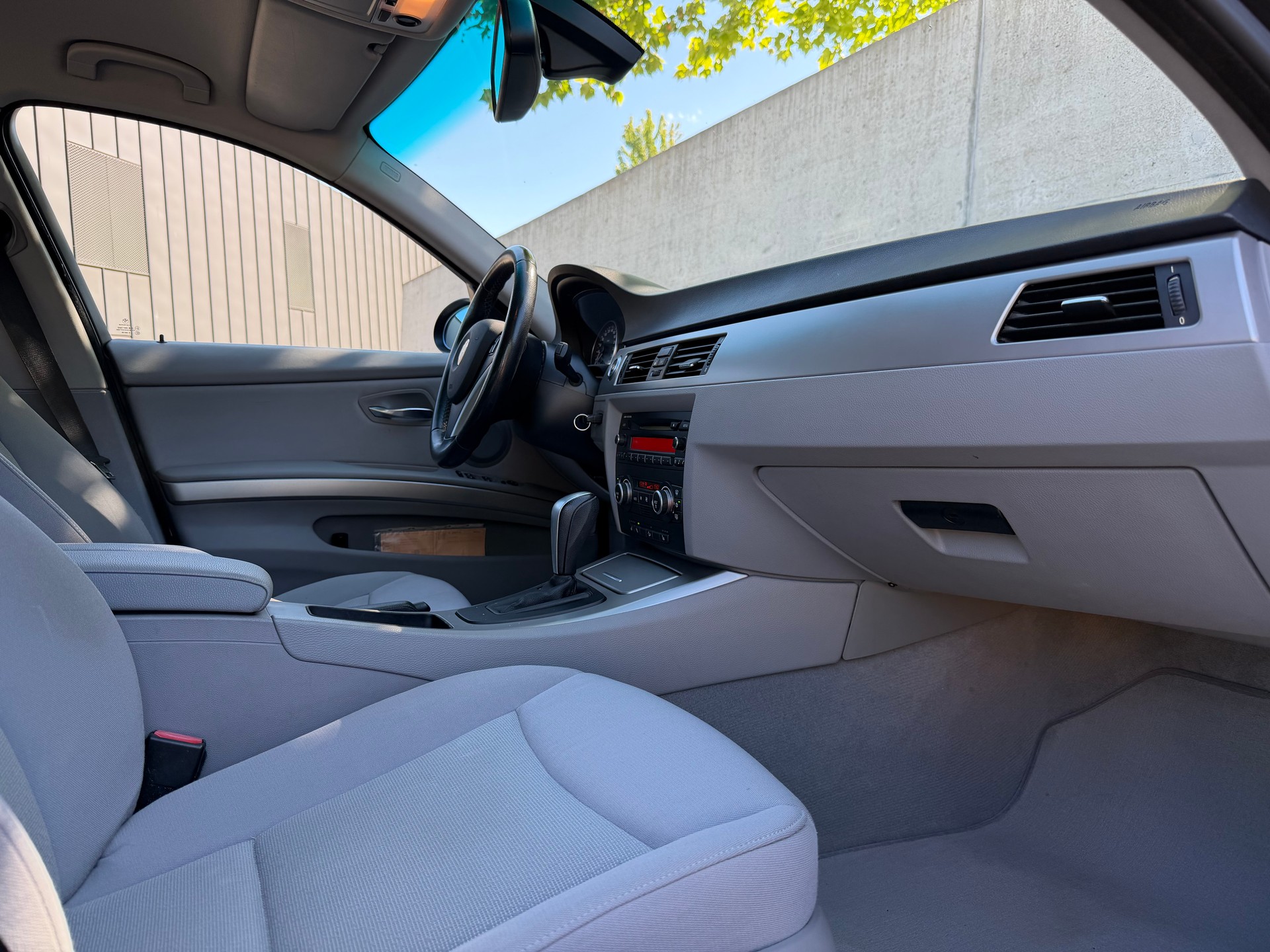 BMW 325xi xDrive Touring-image-9
