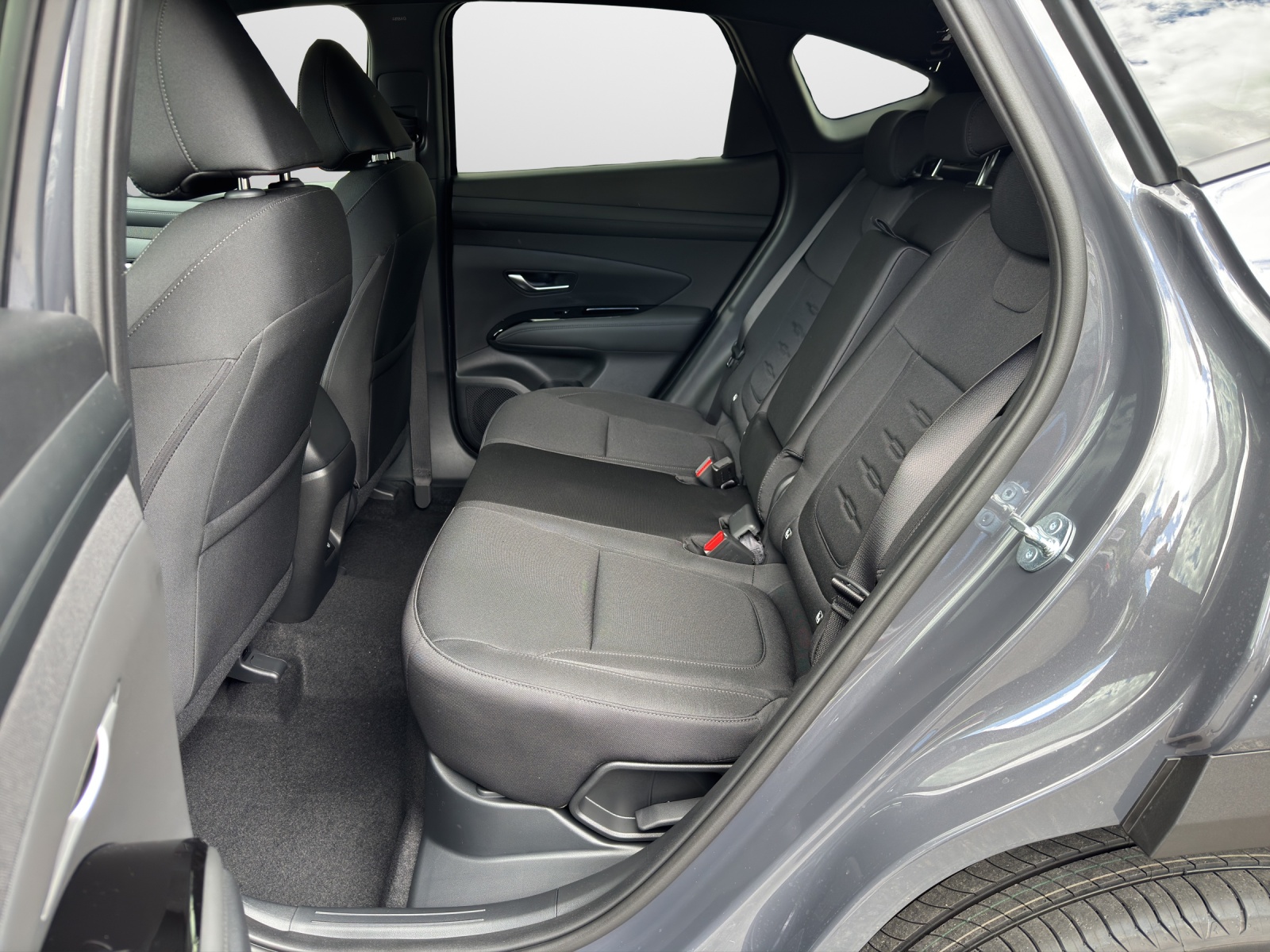 HYUNDAI Tucson 1.6 T-GDi HEV Origo Blackline 4WD MY27-image-7