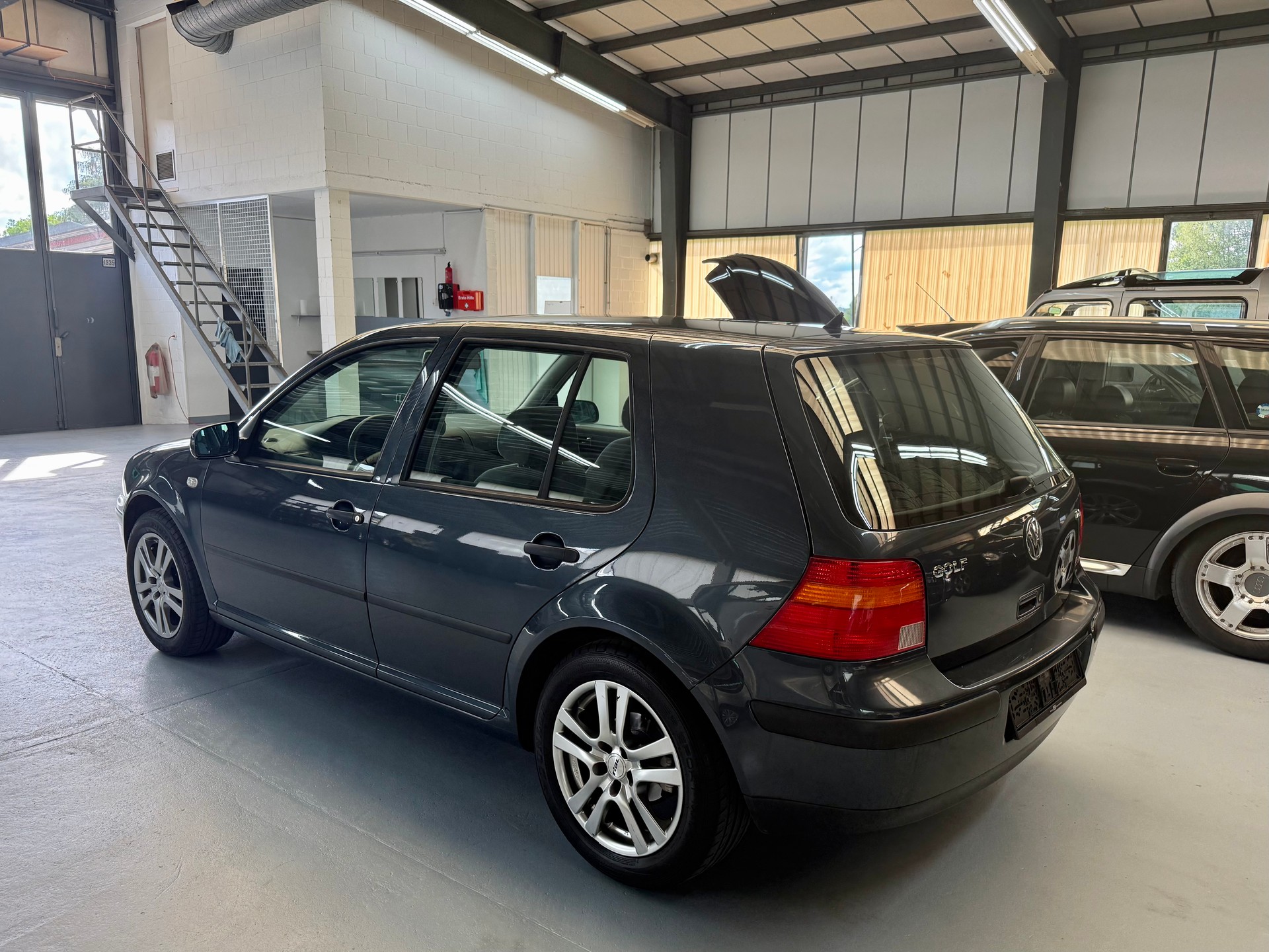 VW Golf 2.0 Comfortline-image-4