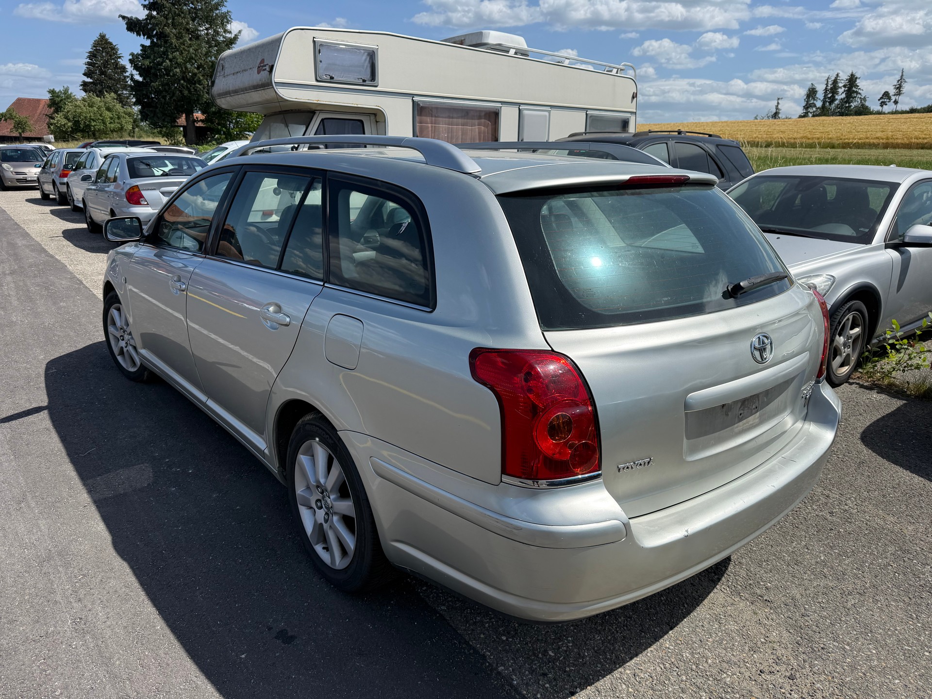 TOYOTA Avensis 2.0D-4 D Linea Sol Sportswagon-image-3