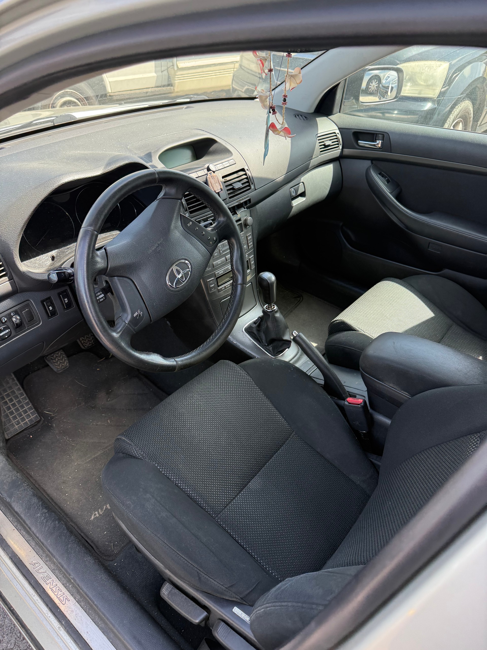 TOYOTA Avensis 2.0D-4 D Linea Sol Sportswagon-image-5