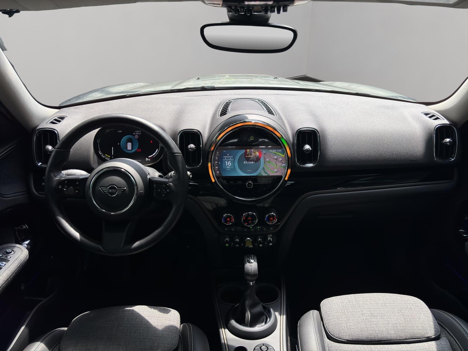 MINI Countryman F60 1.5i Cooper S E ALL4-image-6