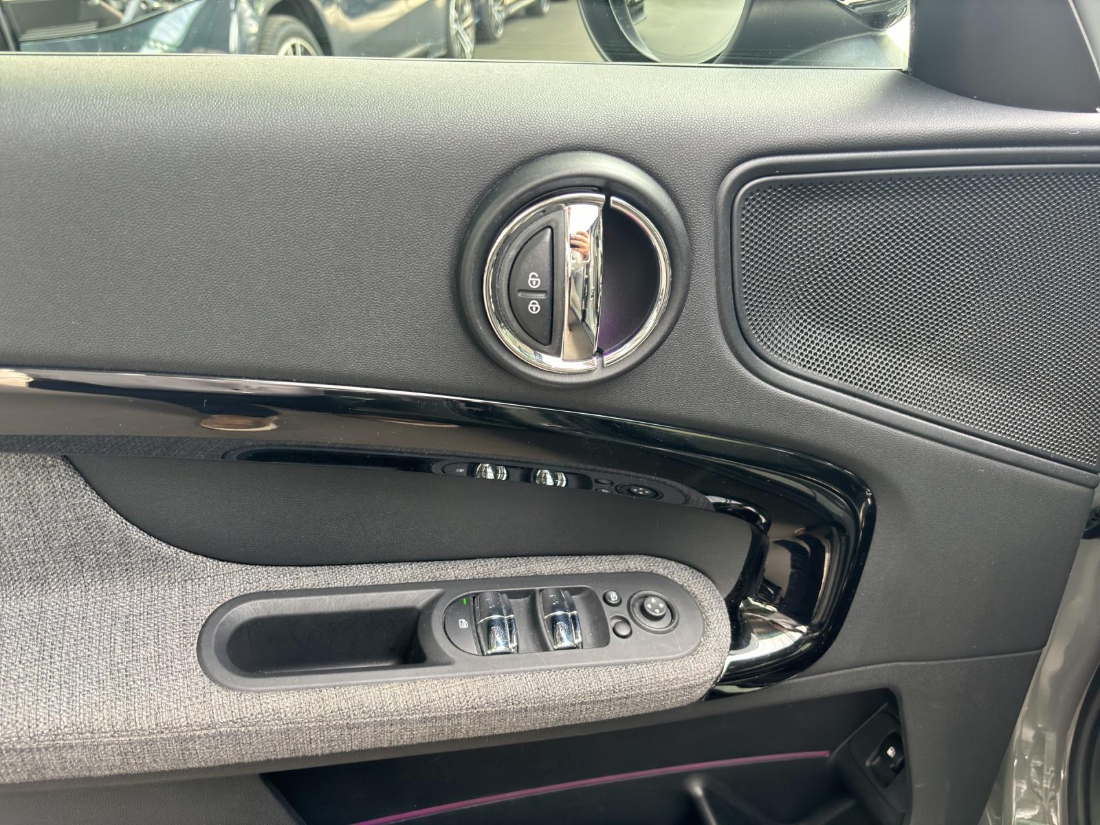 MINI Countryman F60 1.5i Cooper S E ALL4-image-24