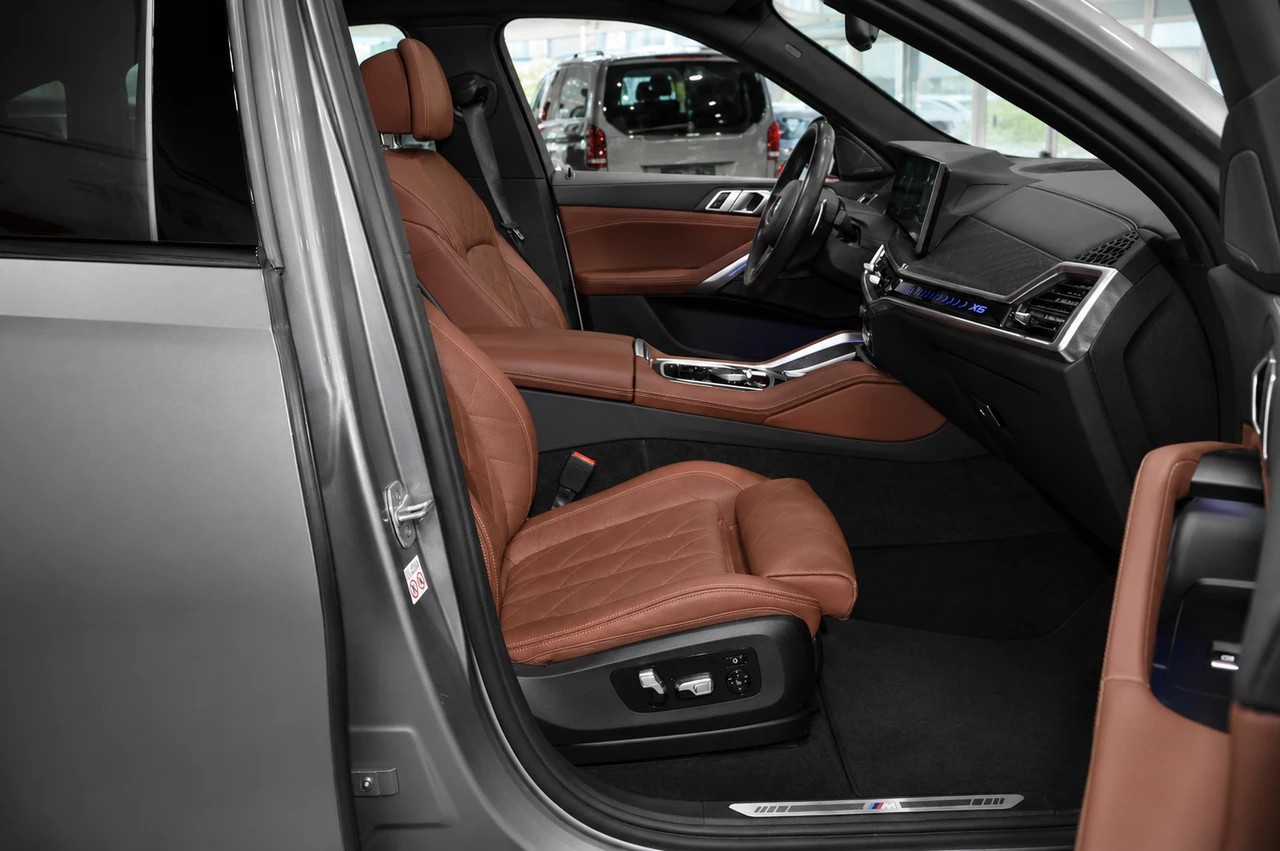 BMW X6 40i xDrive M-SPORT CH FAHRZEUG AUS 1. HAND-image-10