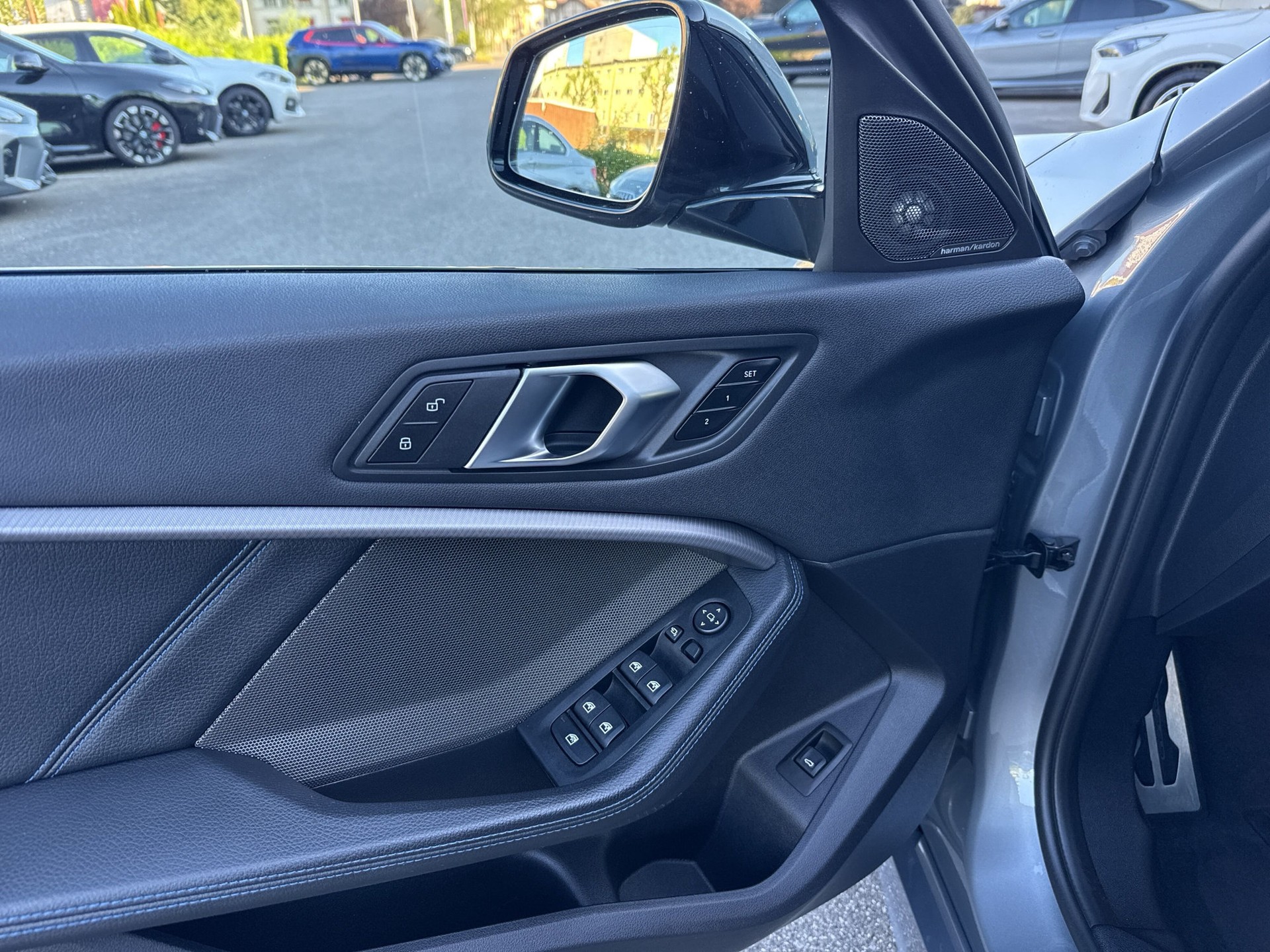 BMW 120i Pure M Sport Steptronic-image-16