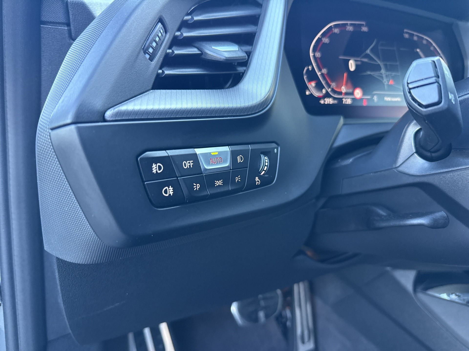 BMW 120i Pure M Sport Steptronic-image-19