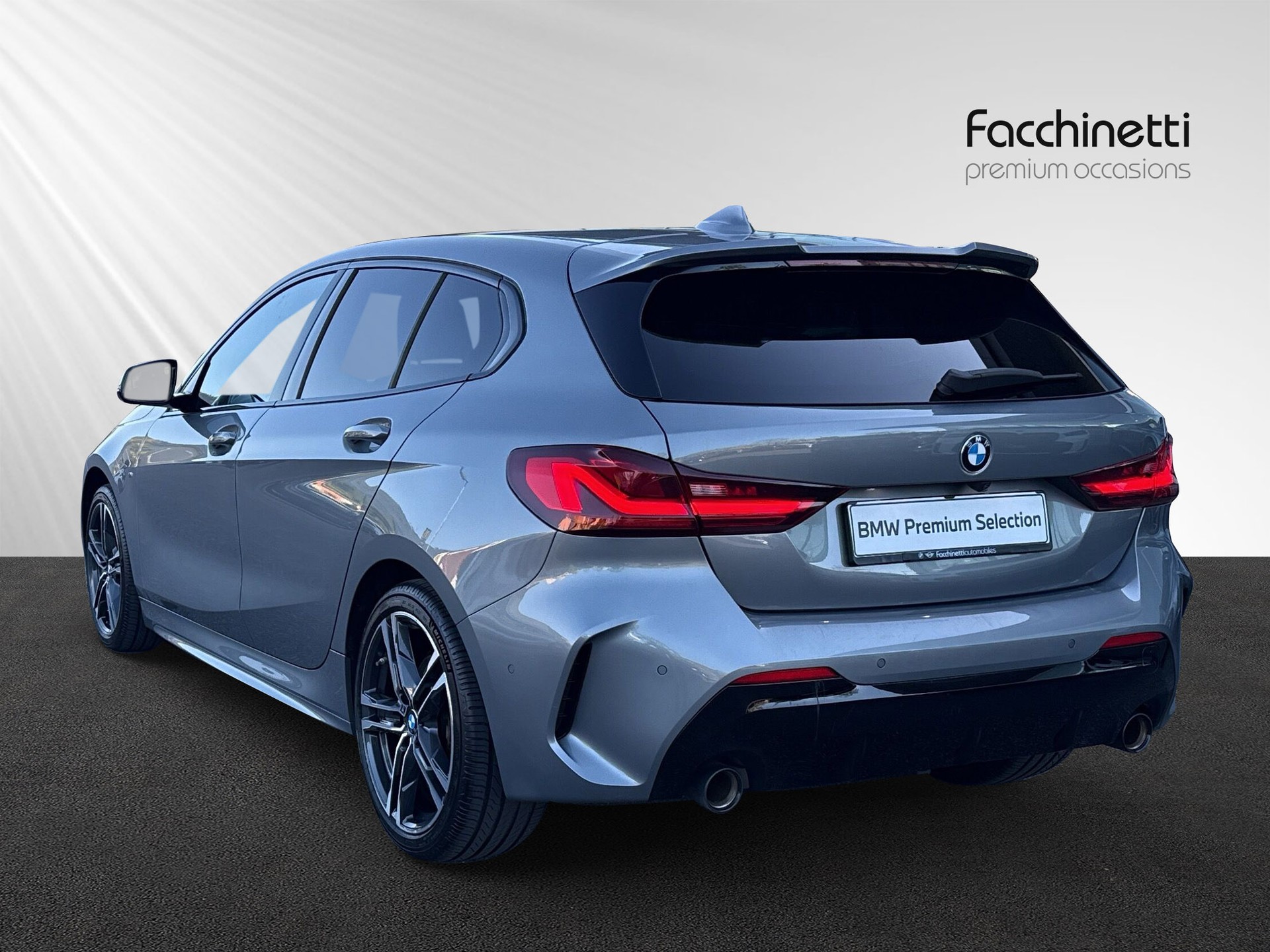 BMW 120i Pure M Sport Steptronic-image-2