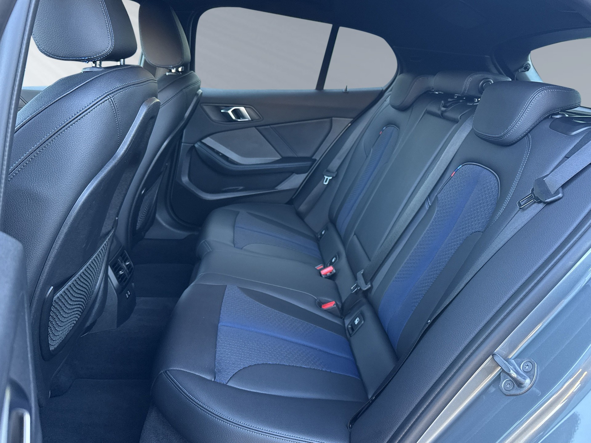 BMW 120i Pure M Sport Steptronic-image-6