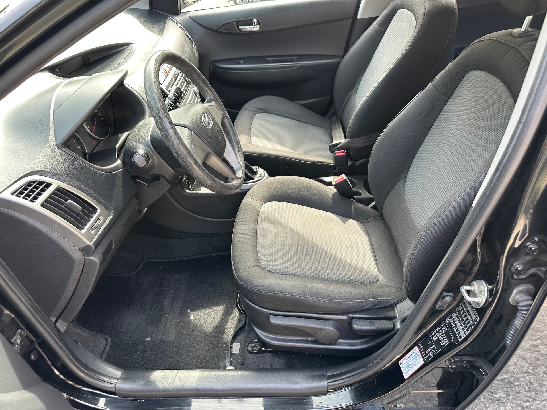 HYUNDAI i20 1.2 Comfort-image-10