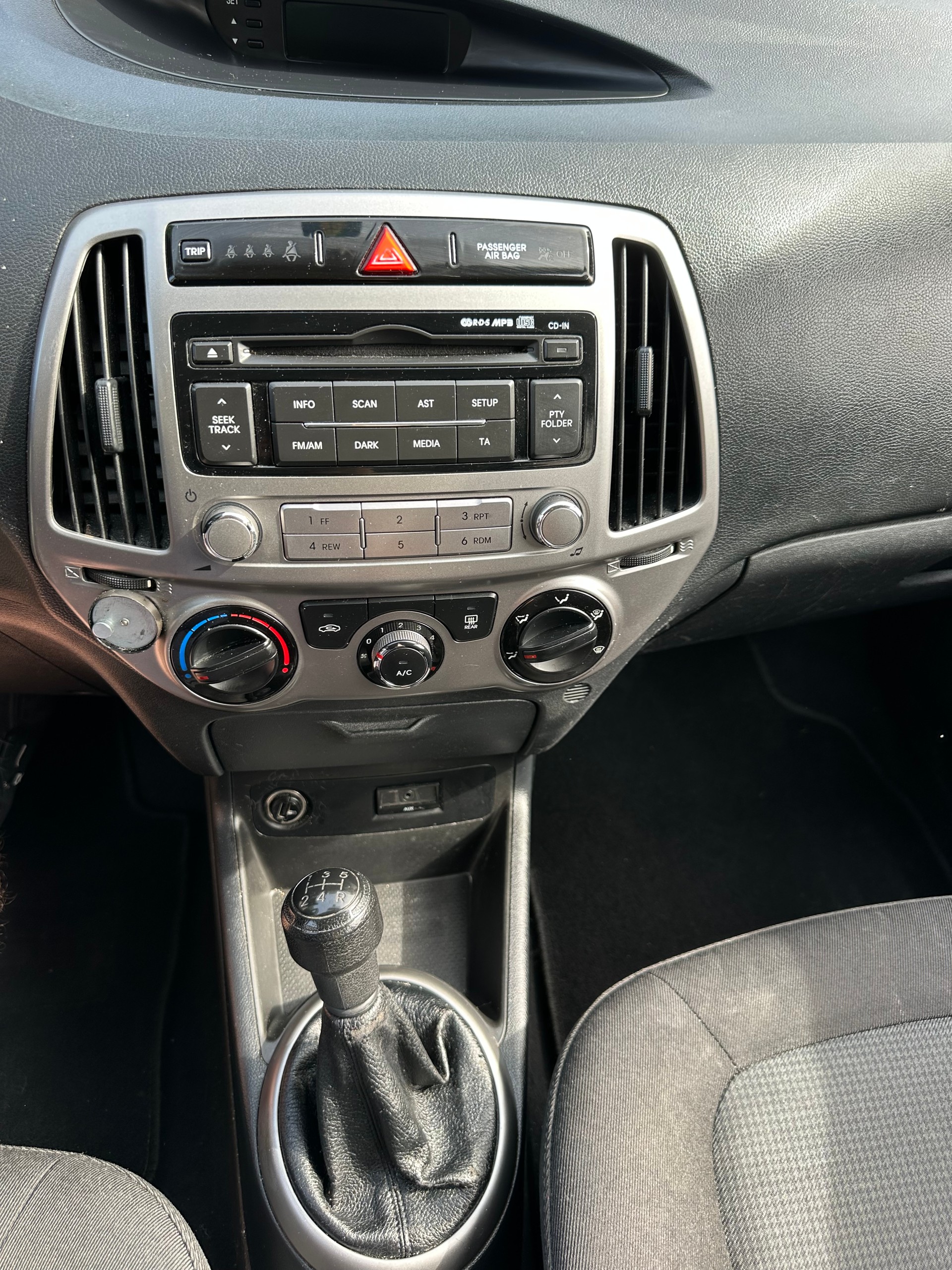HYUNDAI i20 1.2 Comfort-image-11