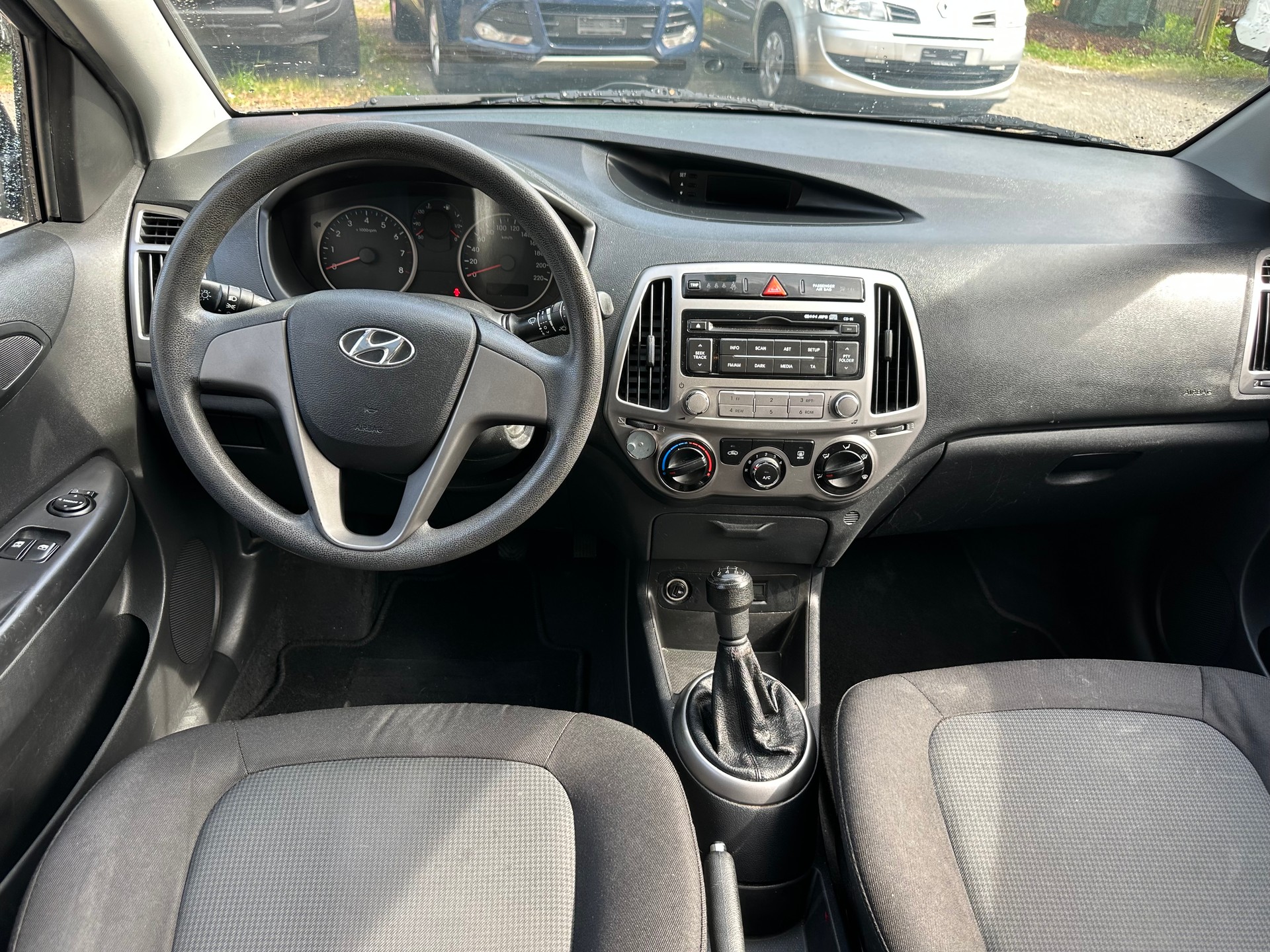 HYUNDAI i20 1.2 Comfort-image-9