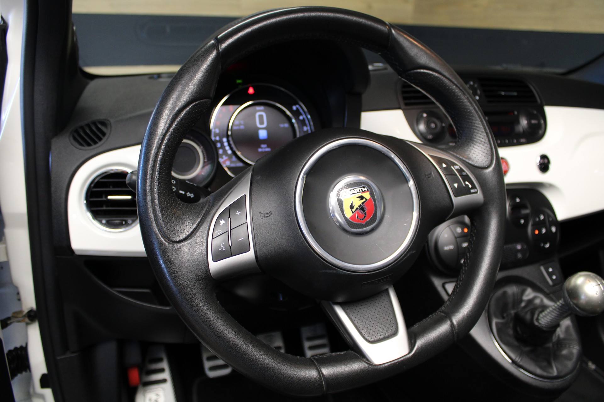 FIAT 595 1.4 16V Turbo Abarth Turismo-image-11