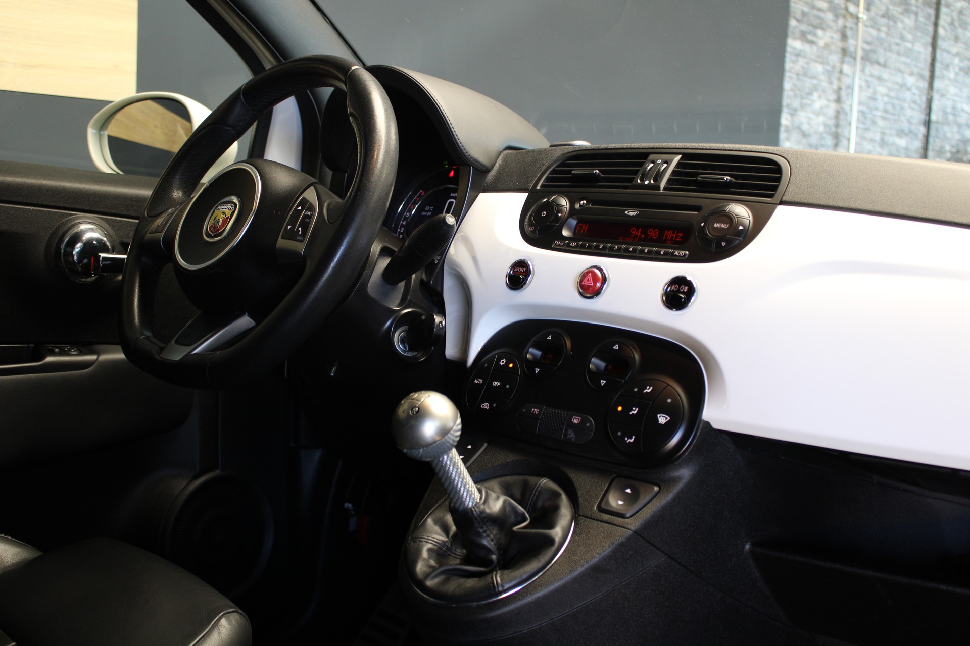 FIAT 595 1.4 16V Turbo Abarth Turismo-image-8