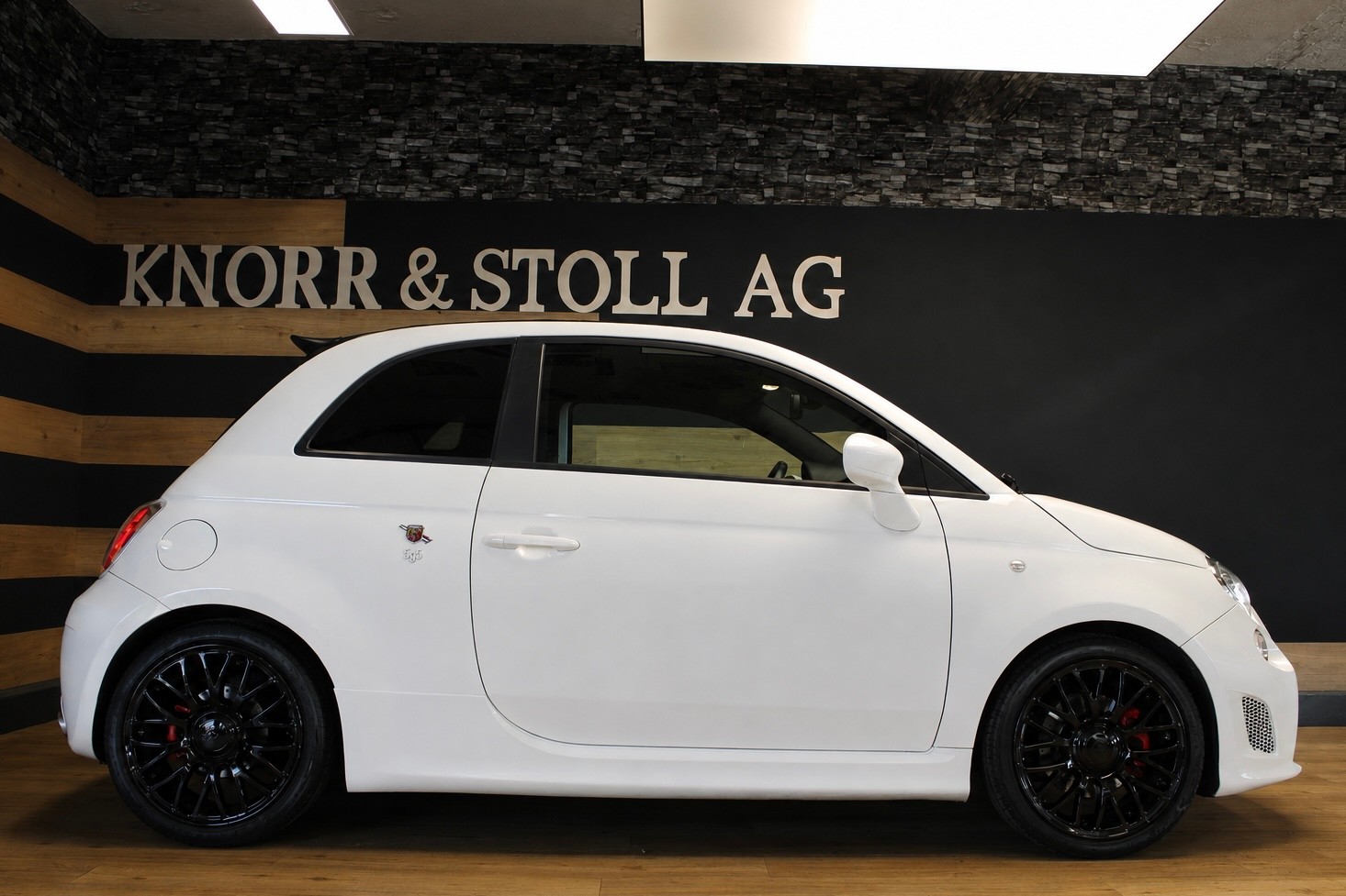FIAT 595 1.4 16V Turbo Abarth Turismo-image-2