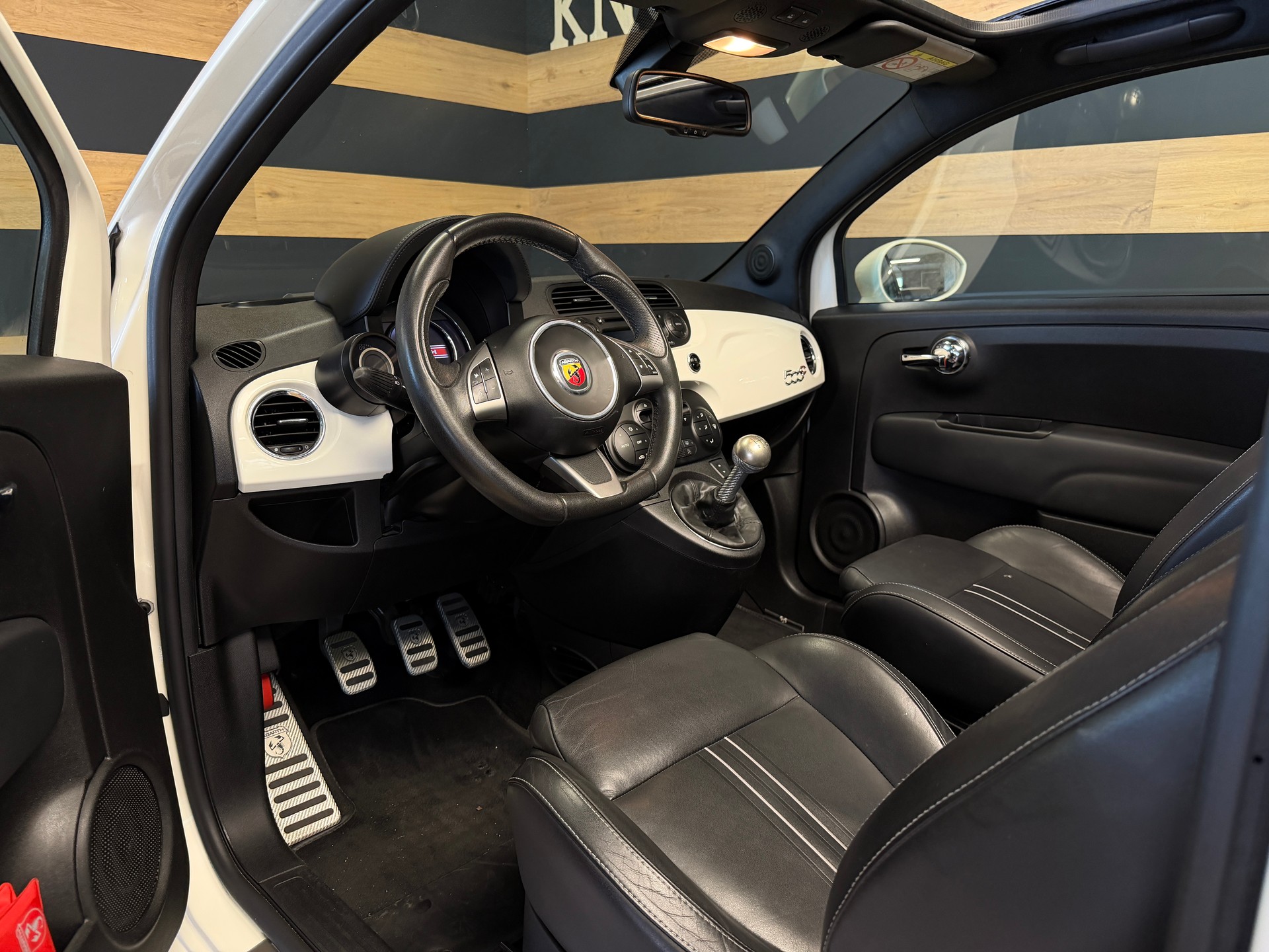 FIAT 595 1.4 16V Turbo Abarth Turismo-image-17