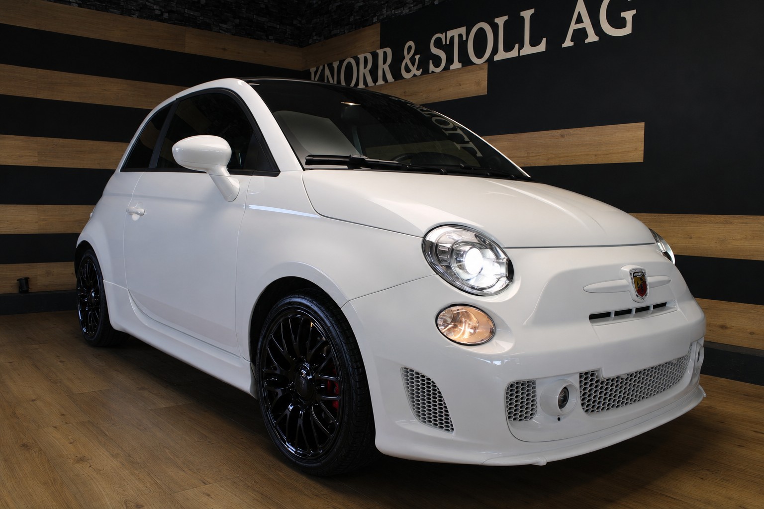 FIAT 595 1.4 16V Turbo Abarth Turismo-image-0