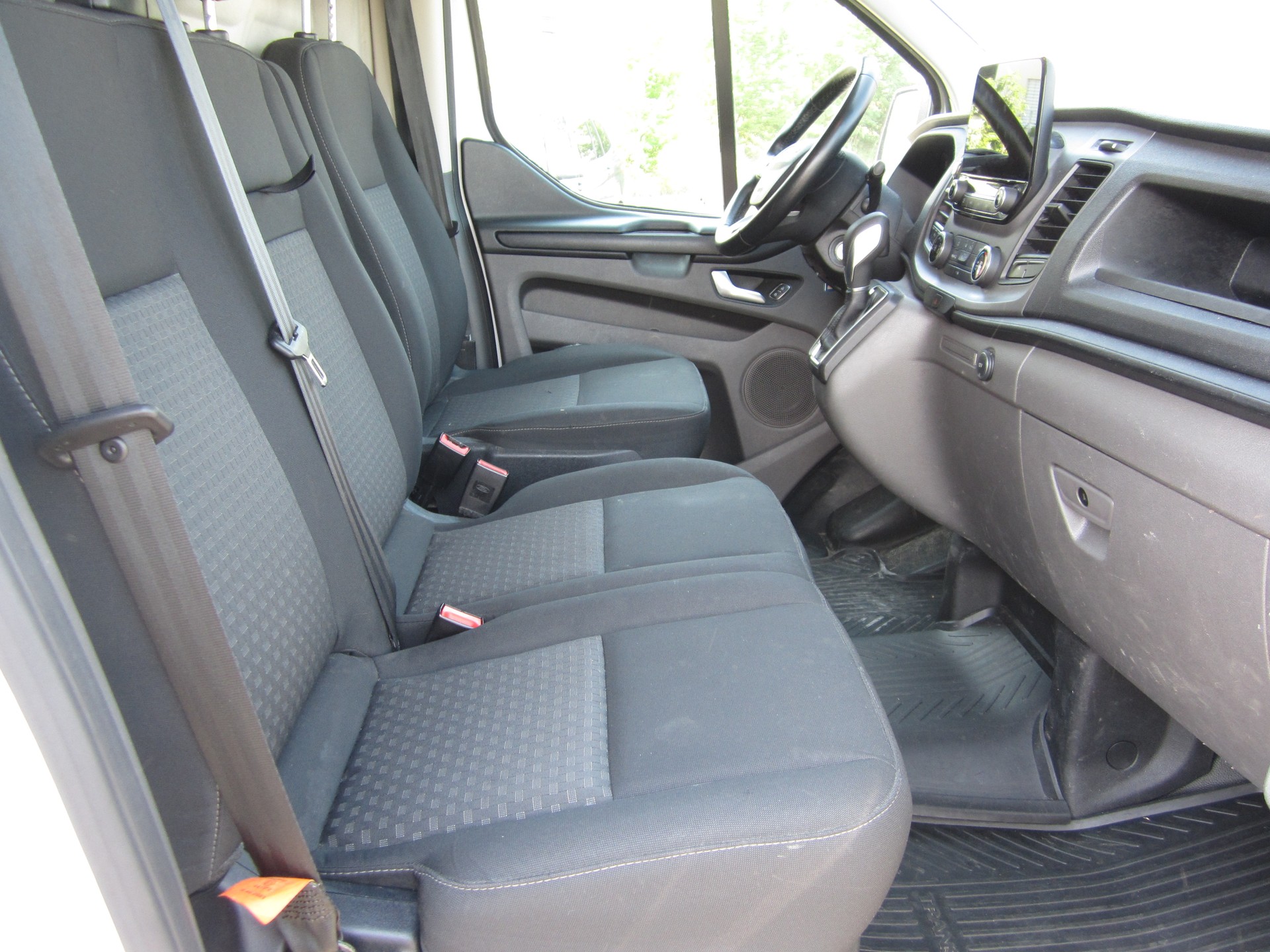 FORD 2.0 TDI 130 PS 280 L1 H1Trend Automat 3Sitzer-image-3