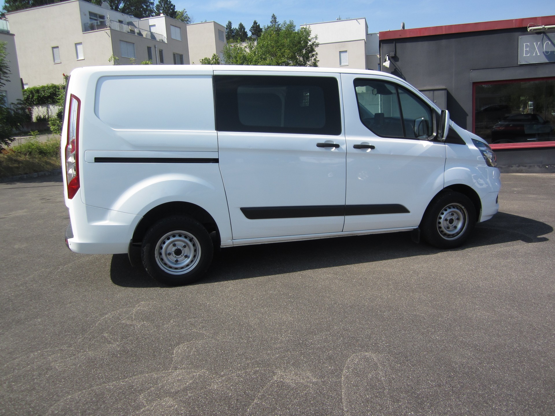 FORD 2.0 TDI 130 PS 280 L1 H1Trend Automat 3Sitzer-image-1