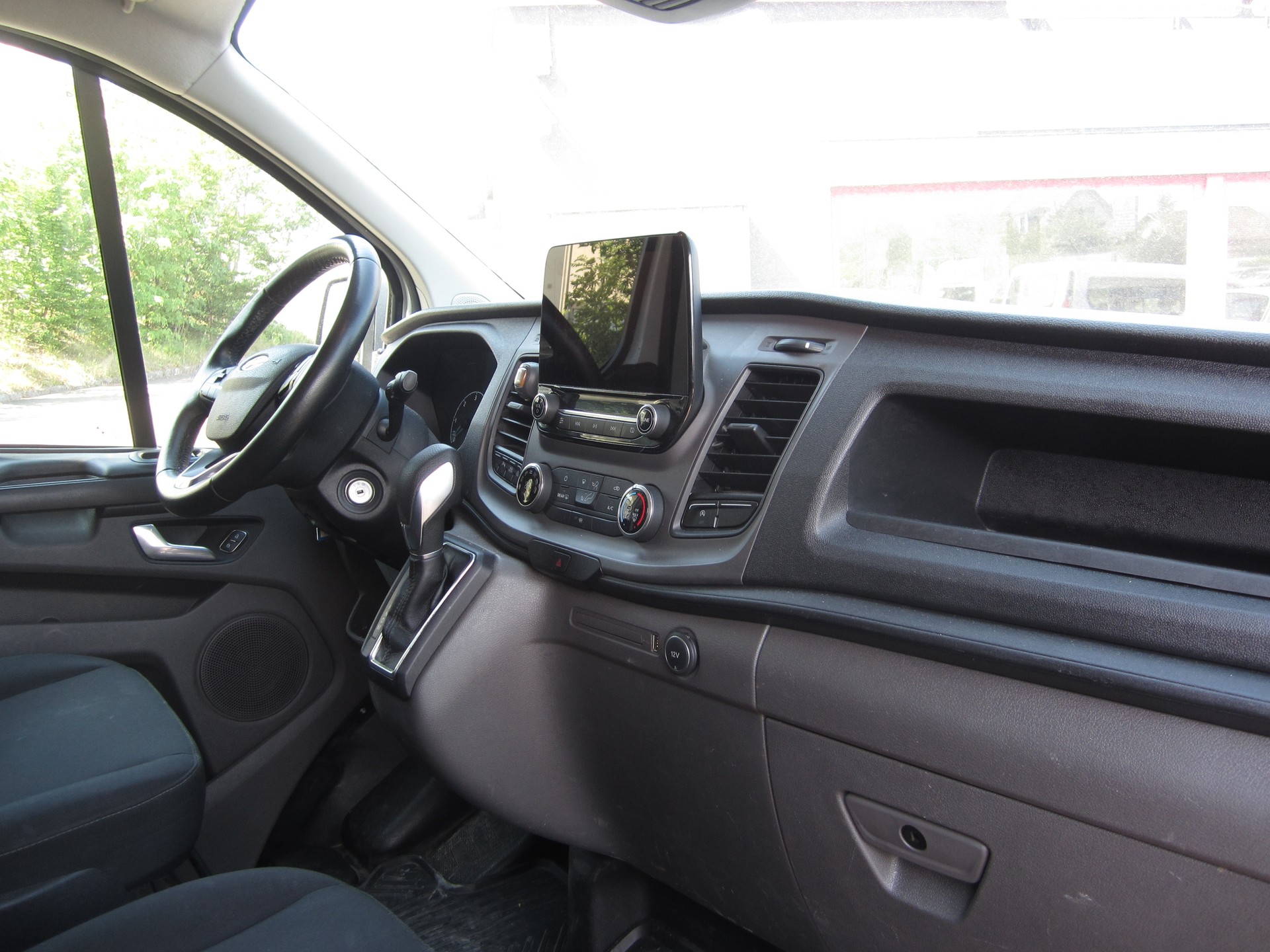 FORD 2.0 TDI 130 PS 280 L1 H1Trend Automat 3Sitzer-image-13