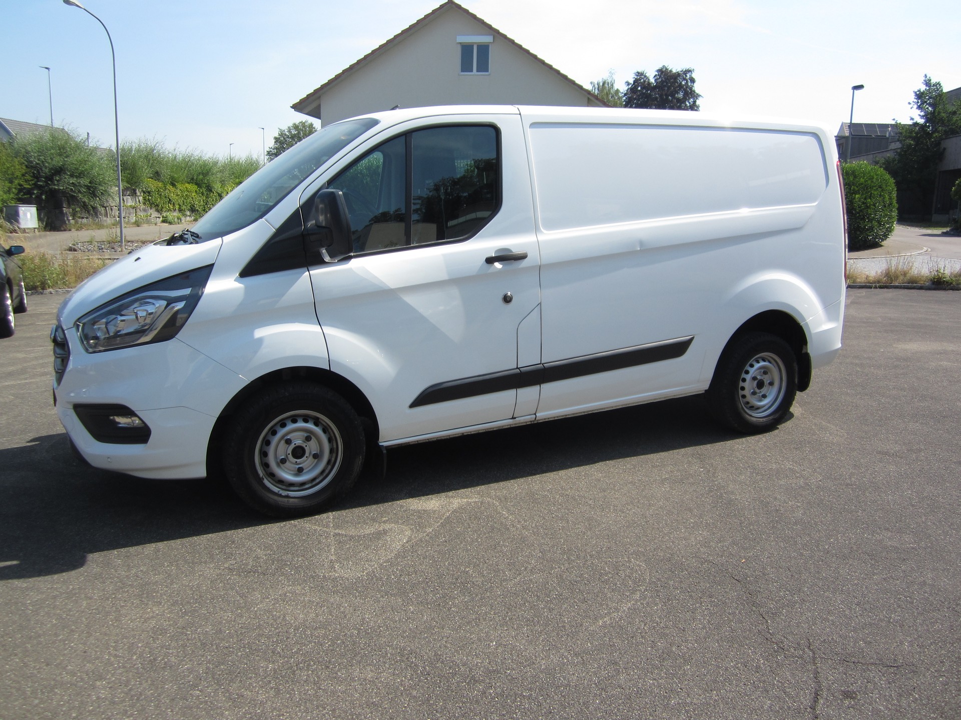 FORD 2.0 TDI 130 PS 280 L1 H1Trend Automat 3Sitzer-image-6