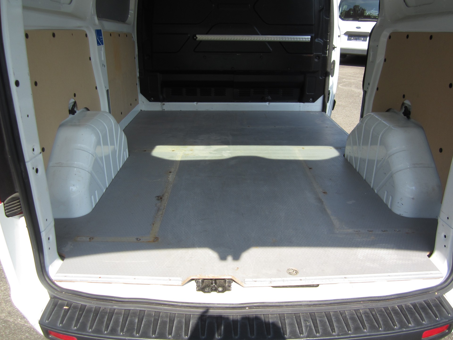 FORD 2.0 TDI 130 PS 280 L1 H1Trend Automat 3Sitzer-image-9