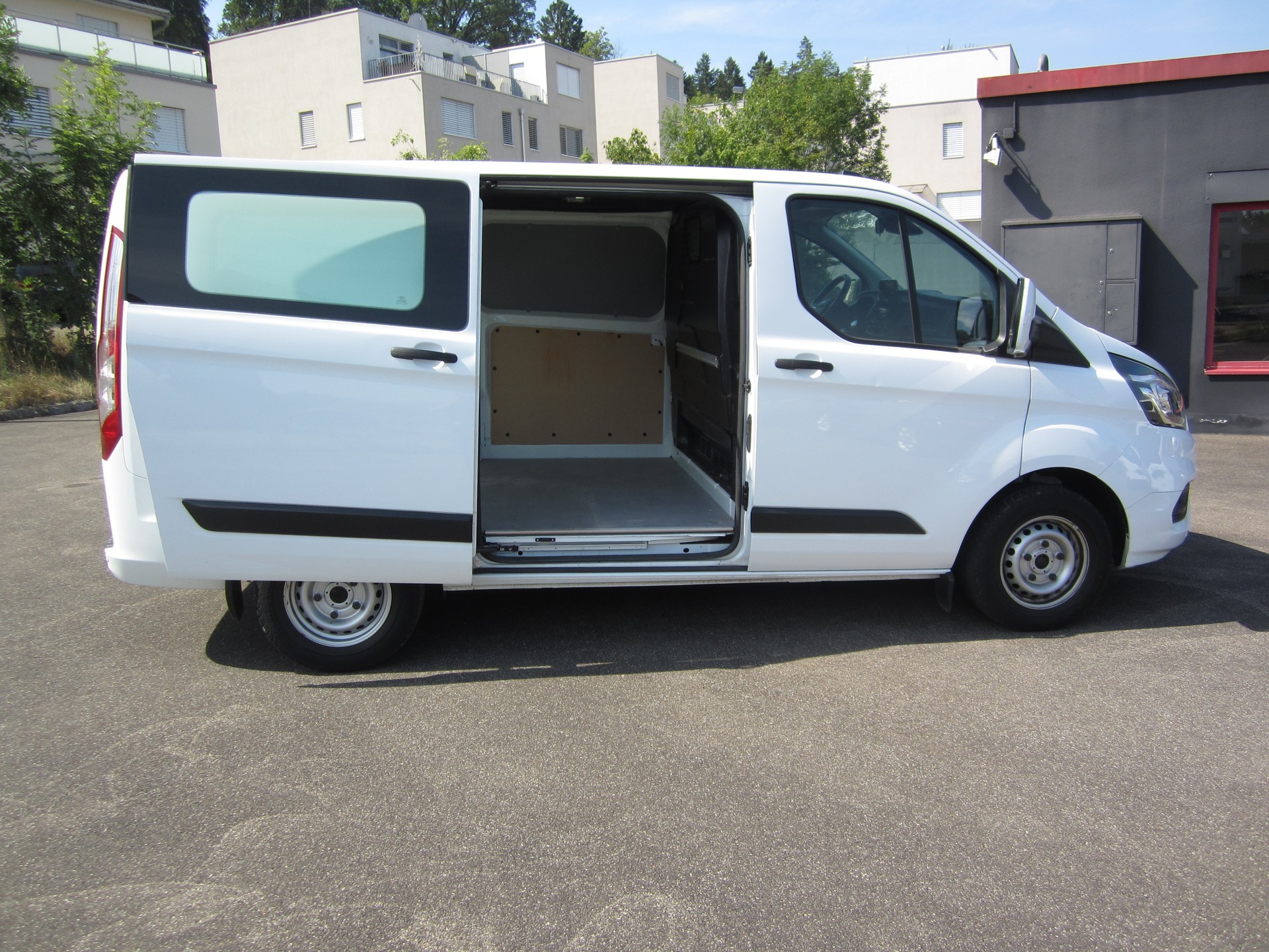 FORD 2.0 TDI 130 PS 280 L1 H1Trend Automat 3Sitzer-image-4