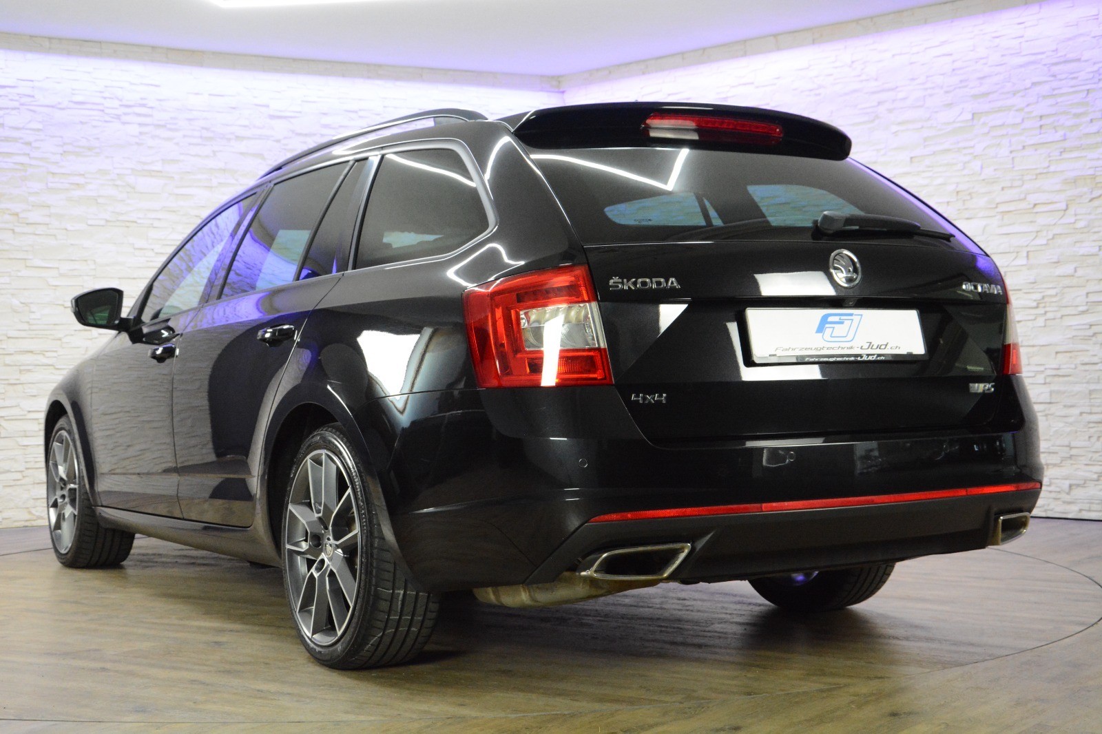 SKODA Octavia Combi 2.0 TDI RS 4x4 DSG-image-3