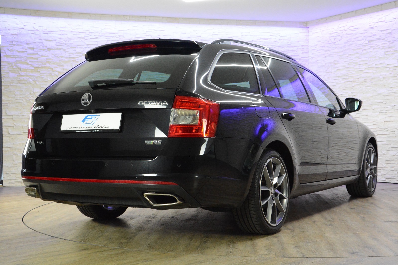 SKODA Octavia Combi 2.0 TDI RS 4x4 DSG-image-2