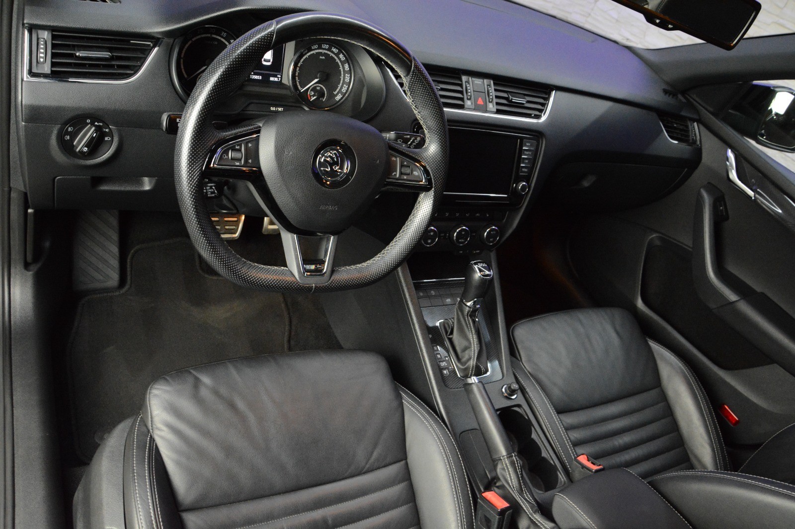 SKODA Octavia Combi 2.0 TDI RS 4x4 DSG-image-8