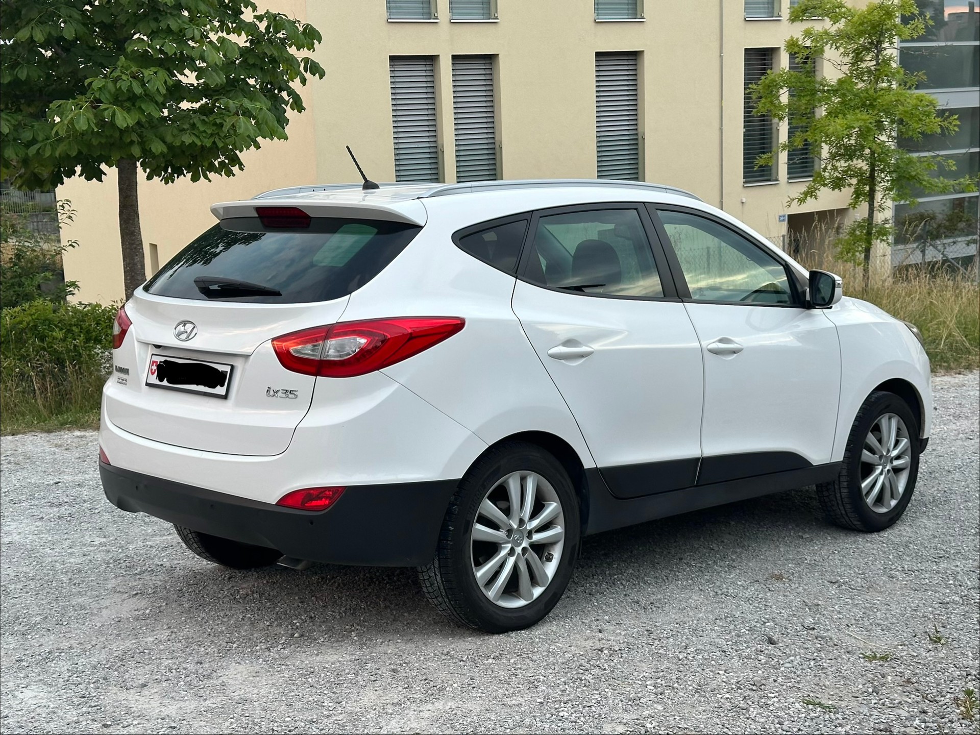 HYUNDAI iX 35 2.0 GDI Style 4WD Automatic-image-6