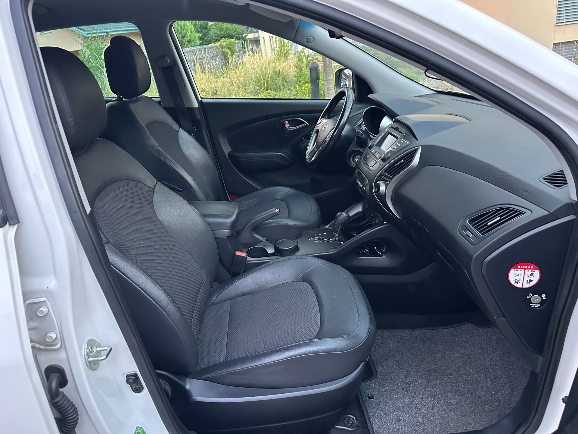 HYUNDAI iX 35 2.0 GDI Style 4WD Automatic-image-2
