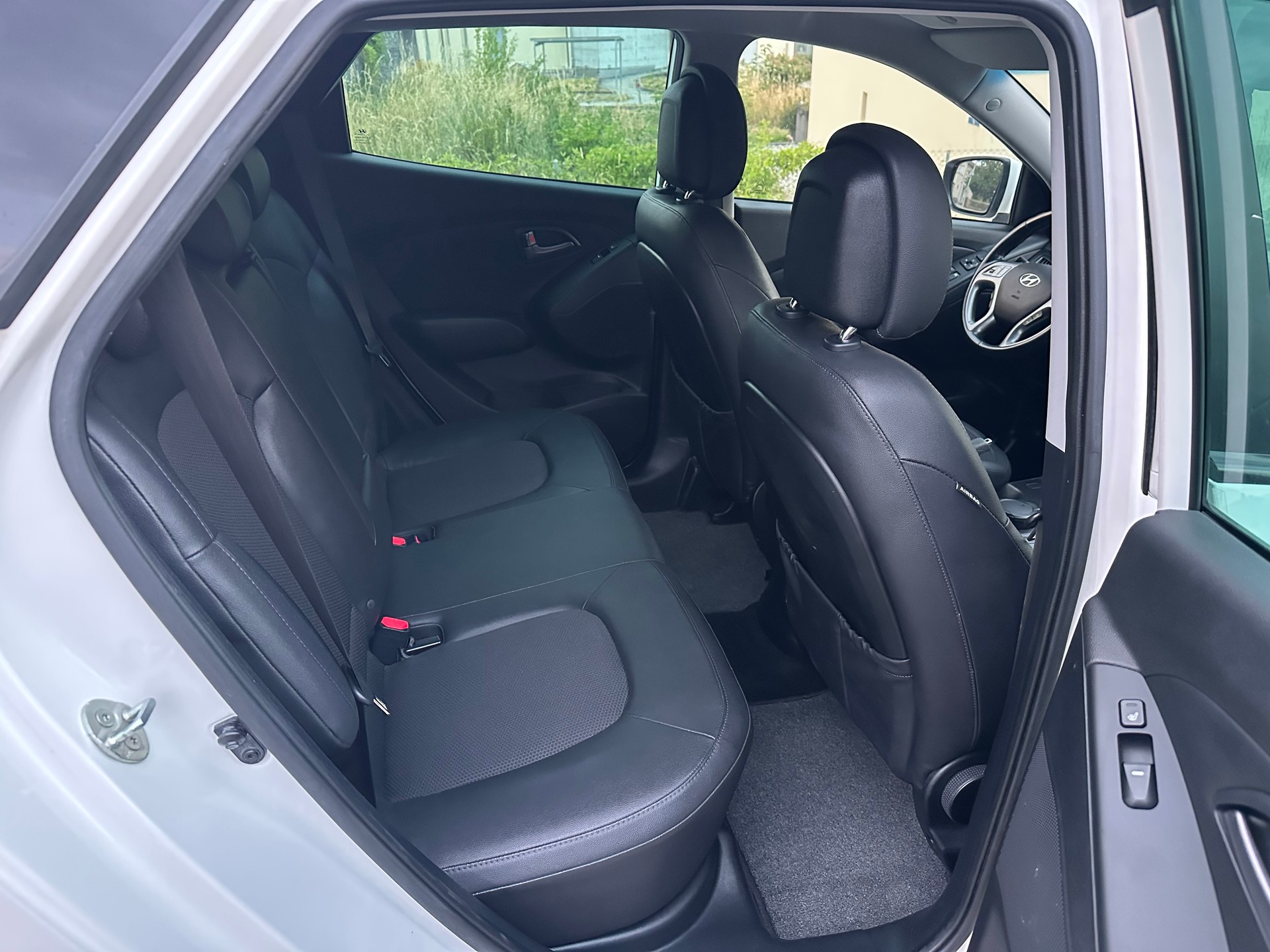 HYUNDAI iX 35 2.0 GDI Style 4WD Automatic-image-3