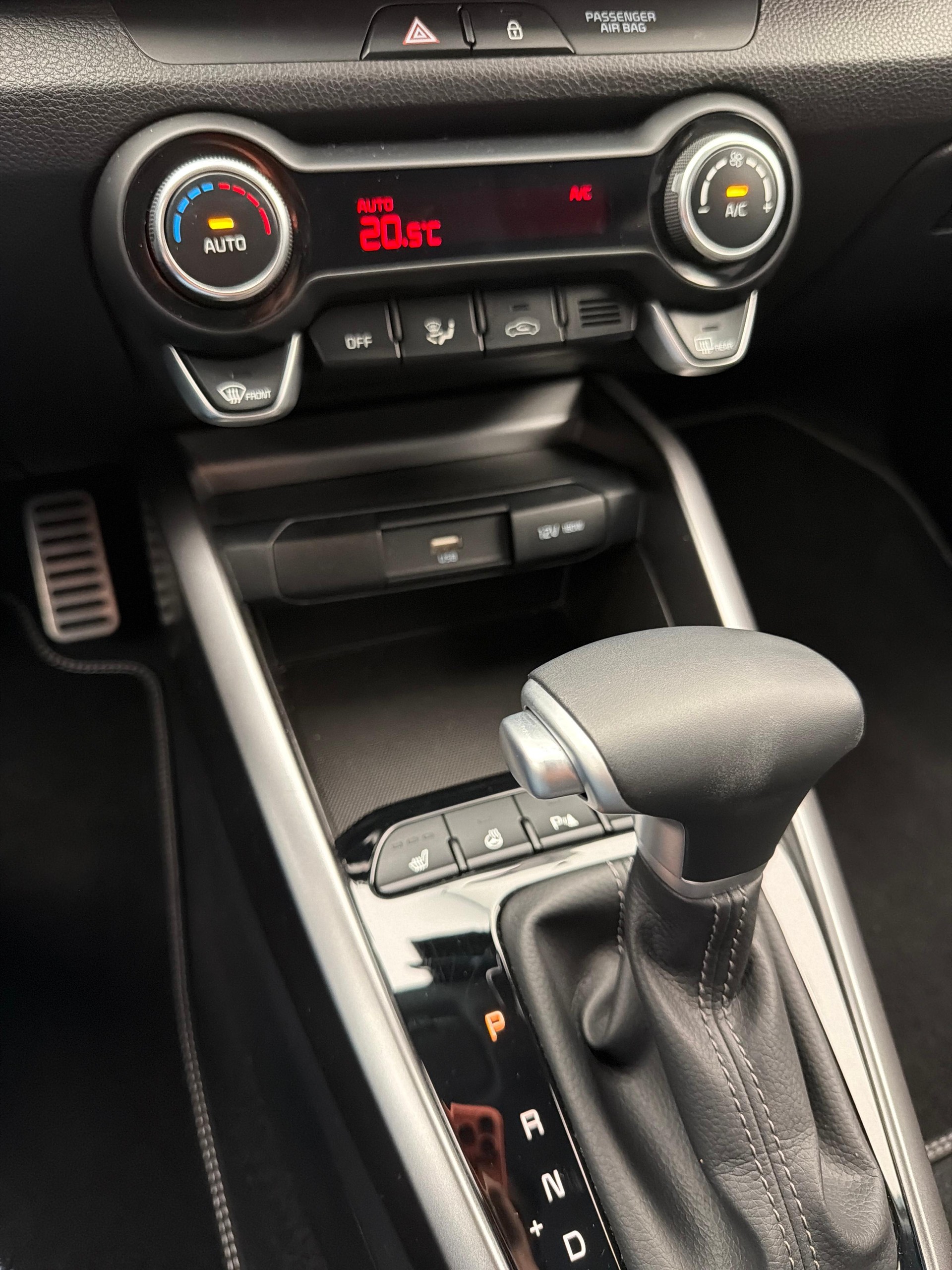 KIA Stonic 1.0 T-GDi GT-Line-image-15