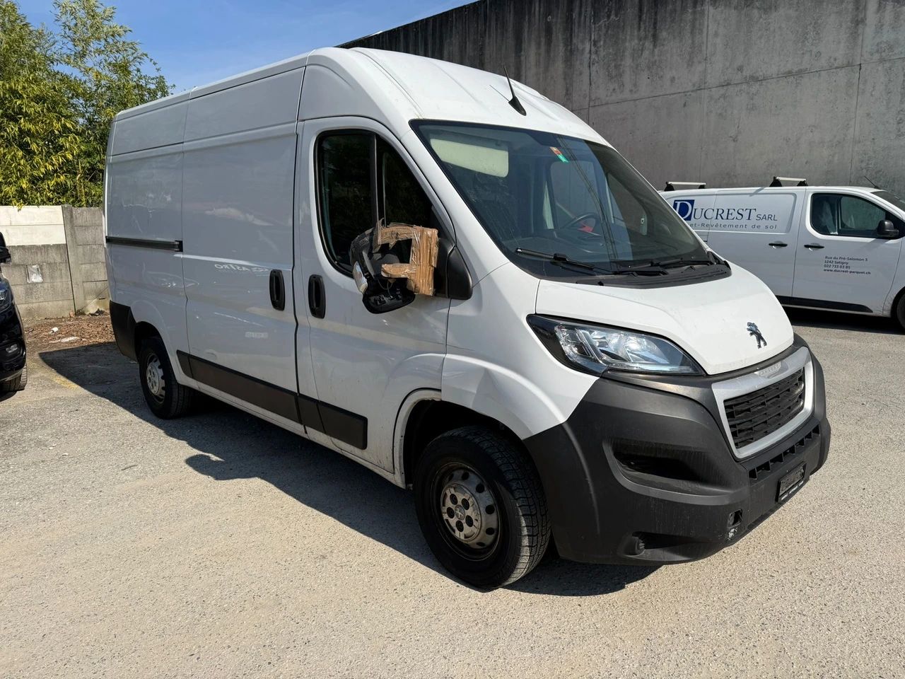 PEUGEOT Boxer 2.2 HDI 335 Premium L2H2-image-2